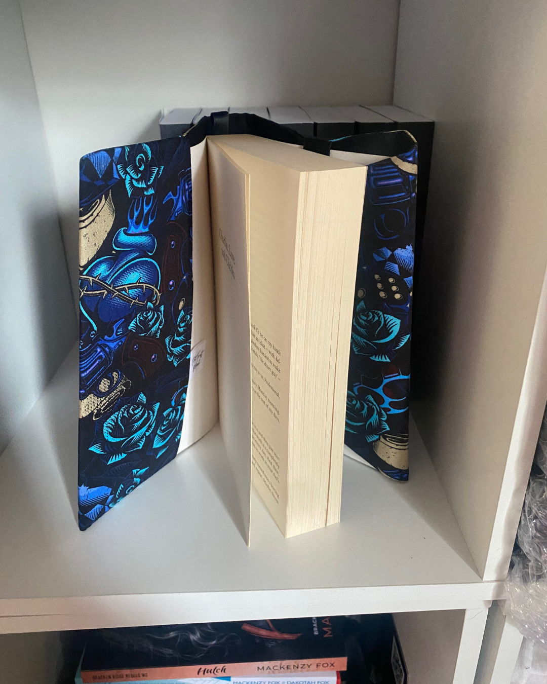 XS dust jacket mafia 2.png