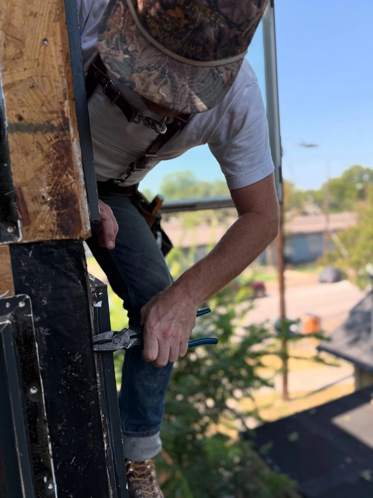 Project spotlight 🔨 Leaking window siles and rotted wood can ruin your whole day.  We were pleased to assist our client by removing the bad stuff and fixing it properly. No more leaks on our watch.