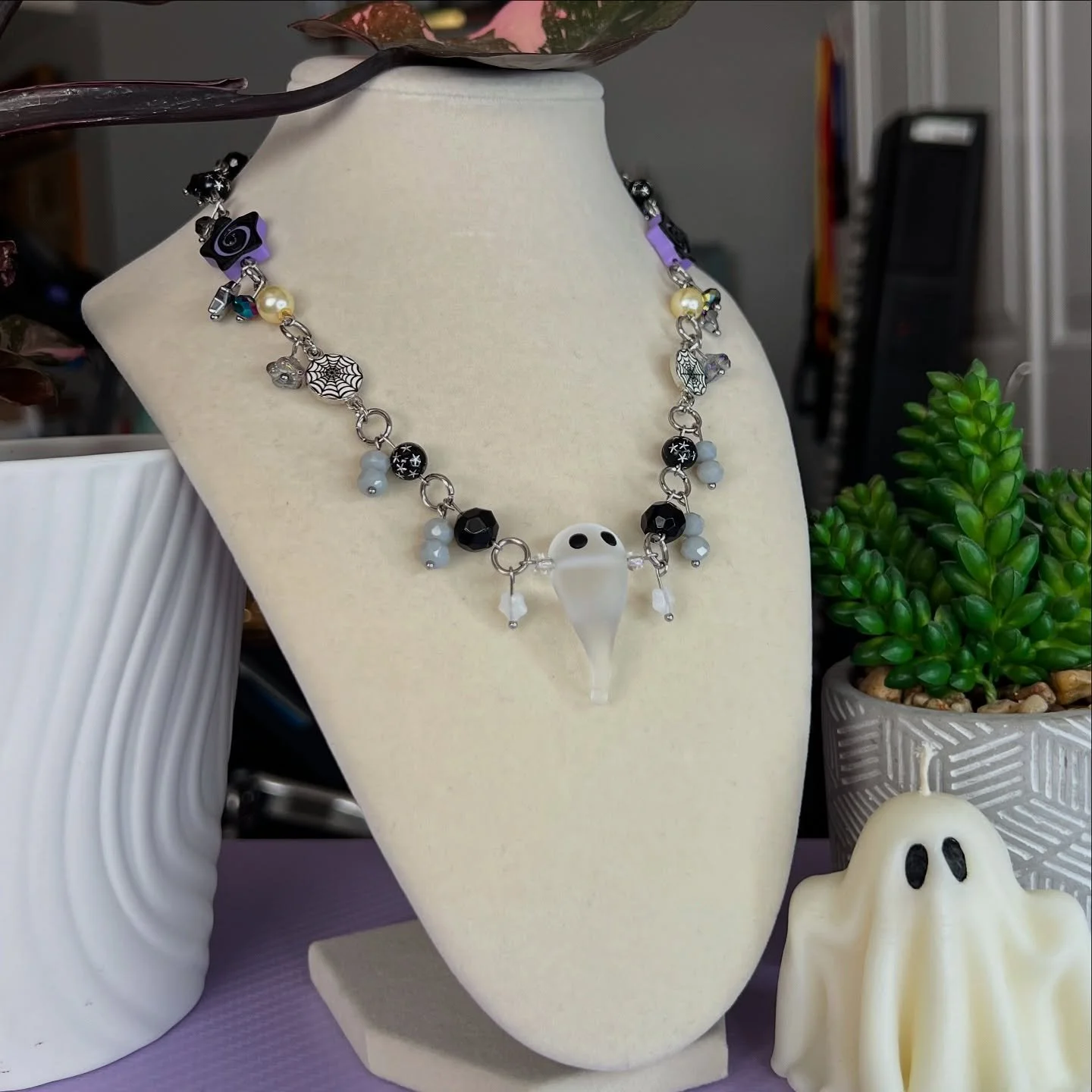 These are definitely my favorite ones I&rsquo;ve made so far 👻🕸️

SOLD 

#handmade #jewelry #necklace #ghost #glassbeads #art #aesthetic #halloween #darkwave
