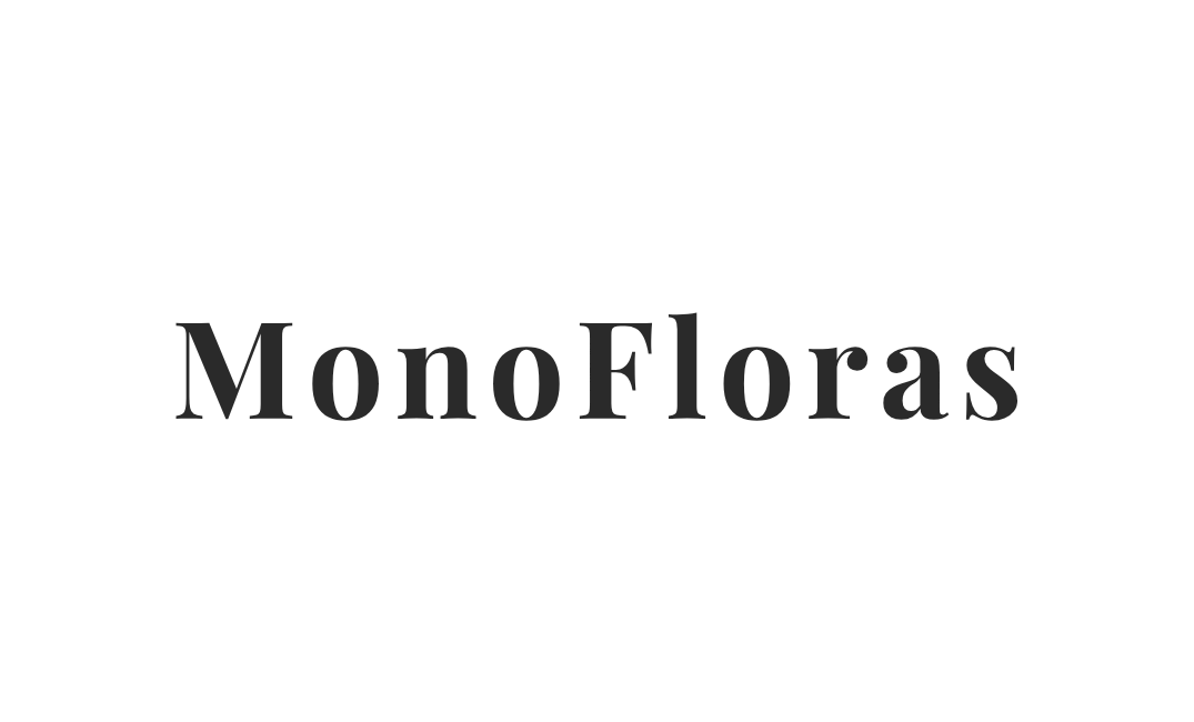 白背景に黒の文字で「MonoFlorás」と書かれている