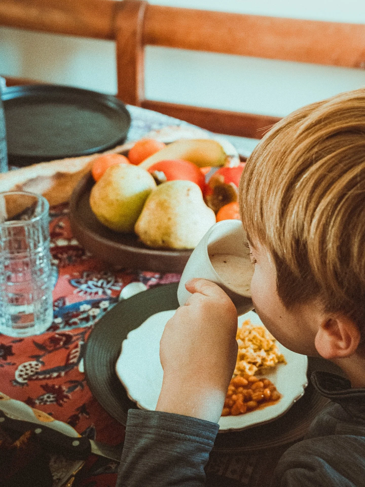 Retour sur un matin gourmand au Domaine de la Chambaudi&egrave;re ✨
Un chocolat chaud, des beans &amp; &oelig;ufs brouill&eacute;s, du cheddar, un banana bread (clin d&rsquo;&oelig;il &agrave; l&rsquo;Irlande 🇮🇪), et une jolie table dress&eacute;e 