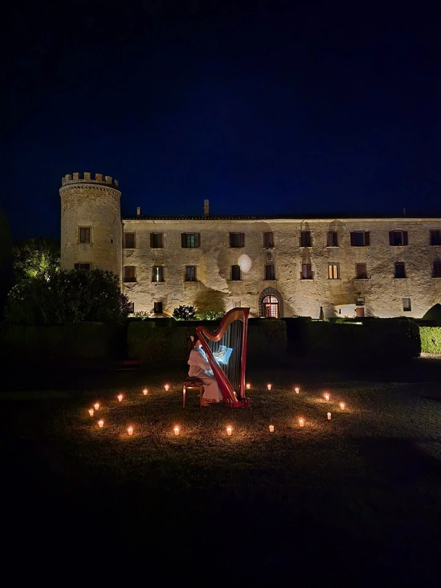 Arnosphere for a private client&rsquo;s unforgettable celebration at Castello del Calcione.
Two days of immersive beauty, presence, and harmony within the timeless elegance of a Tuscan castle.

#Arnosphere #arnouniverse #arnostudio #calcione #Tuscany