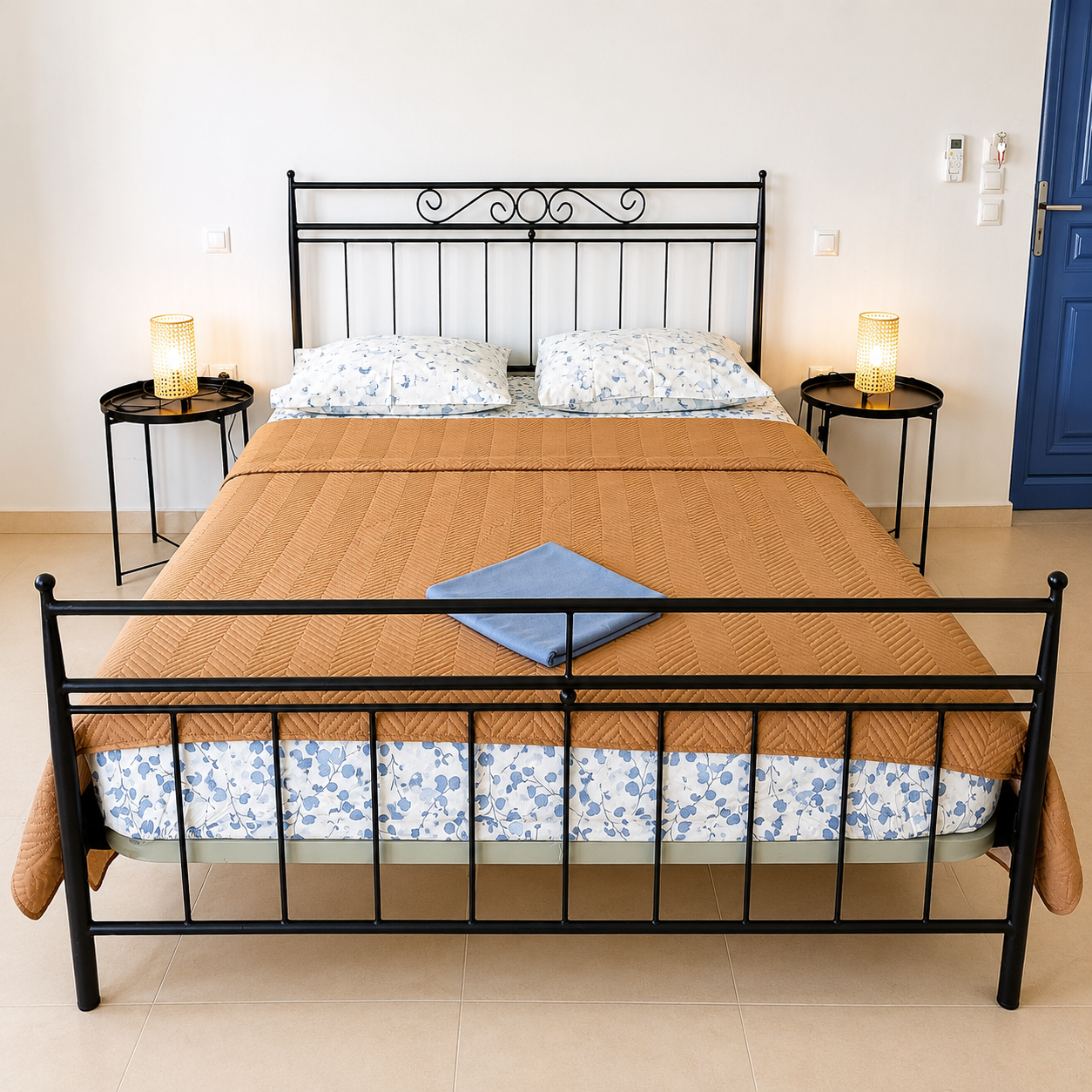 Bright bedroom with a double bed 