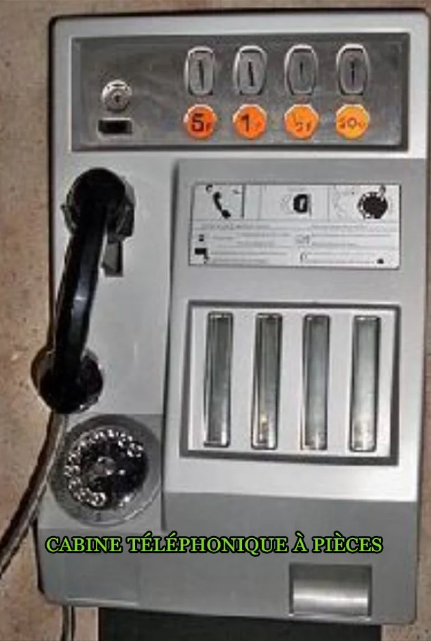 une cabine téléphonique à pièces des années 80's