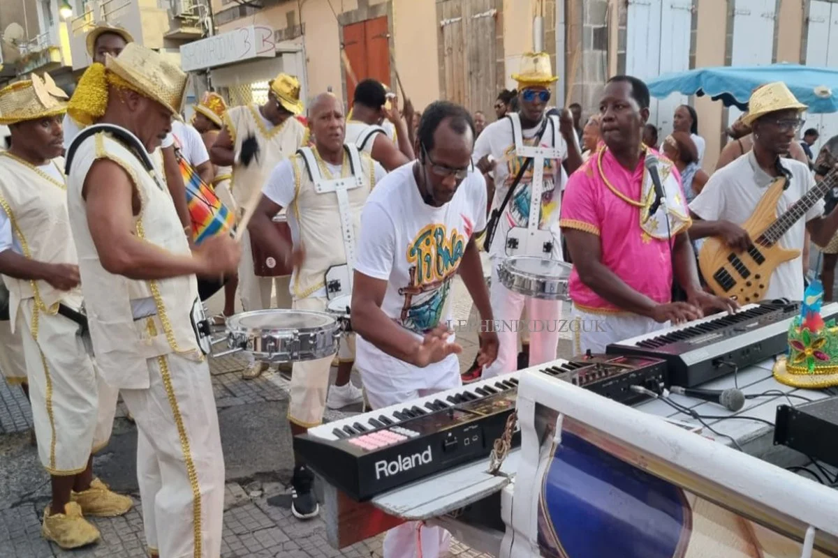 Un groupe de synthé carnavalesque de Guadeloupe