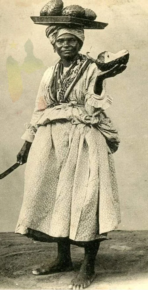 marchande de corossols des années 1900's en Guadeloupe