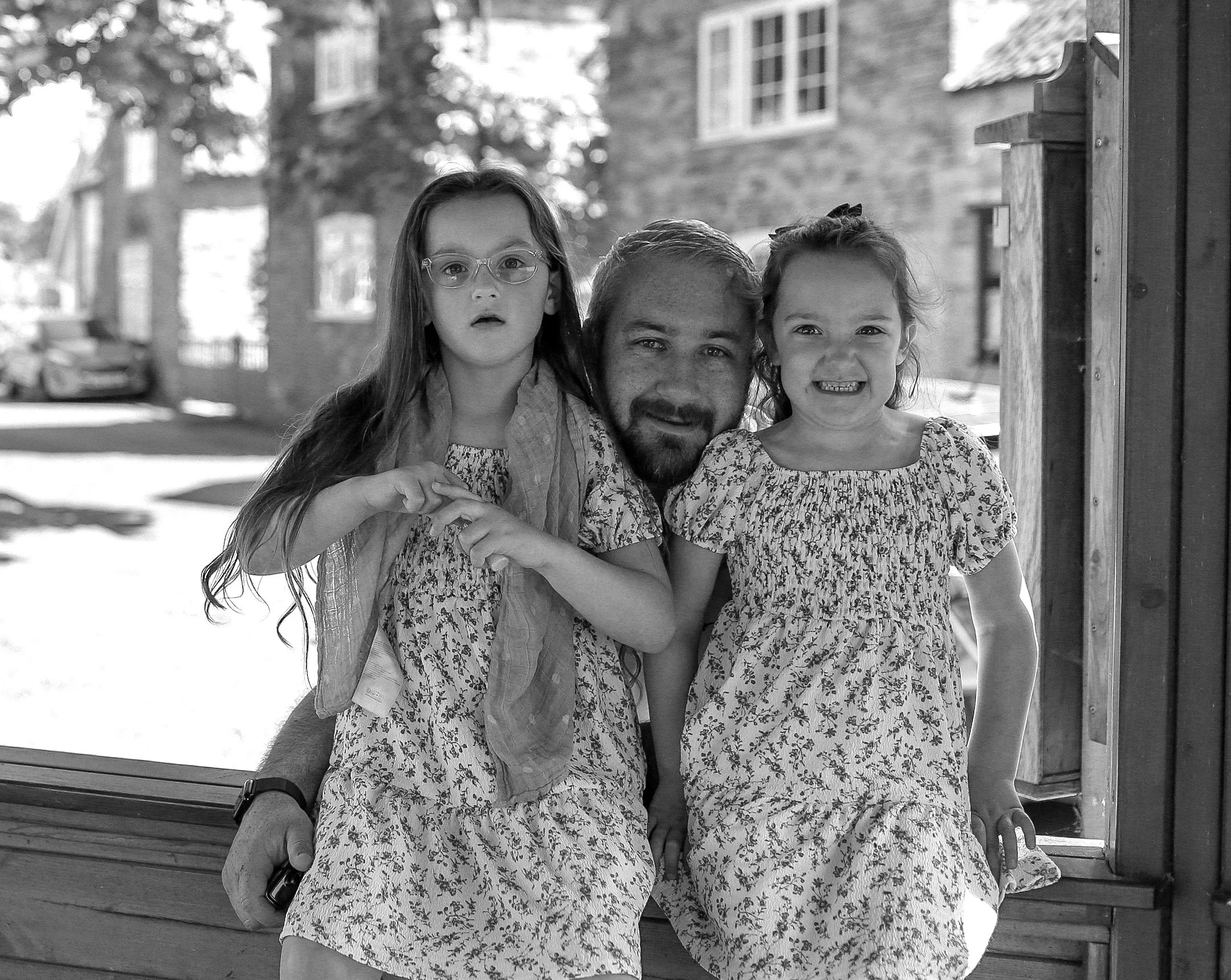 AJ4W4620_edited+BW+GIRLS+DAD.jpg