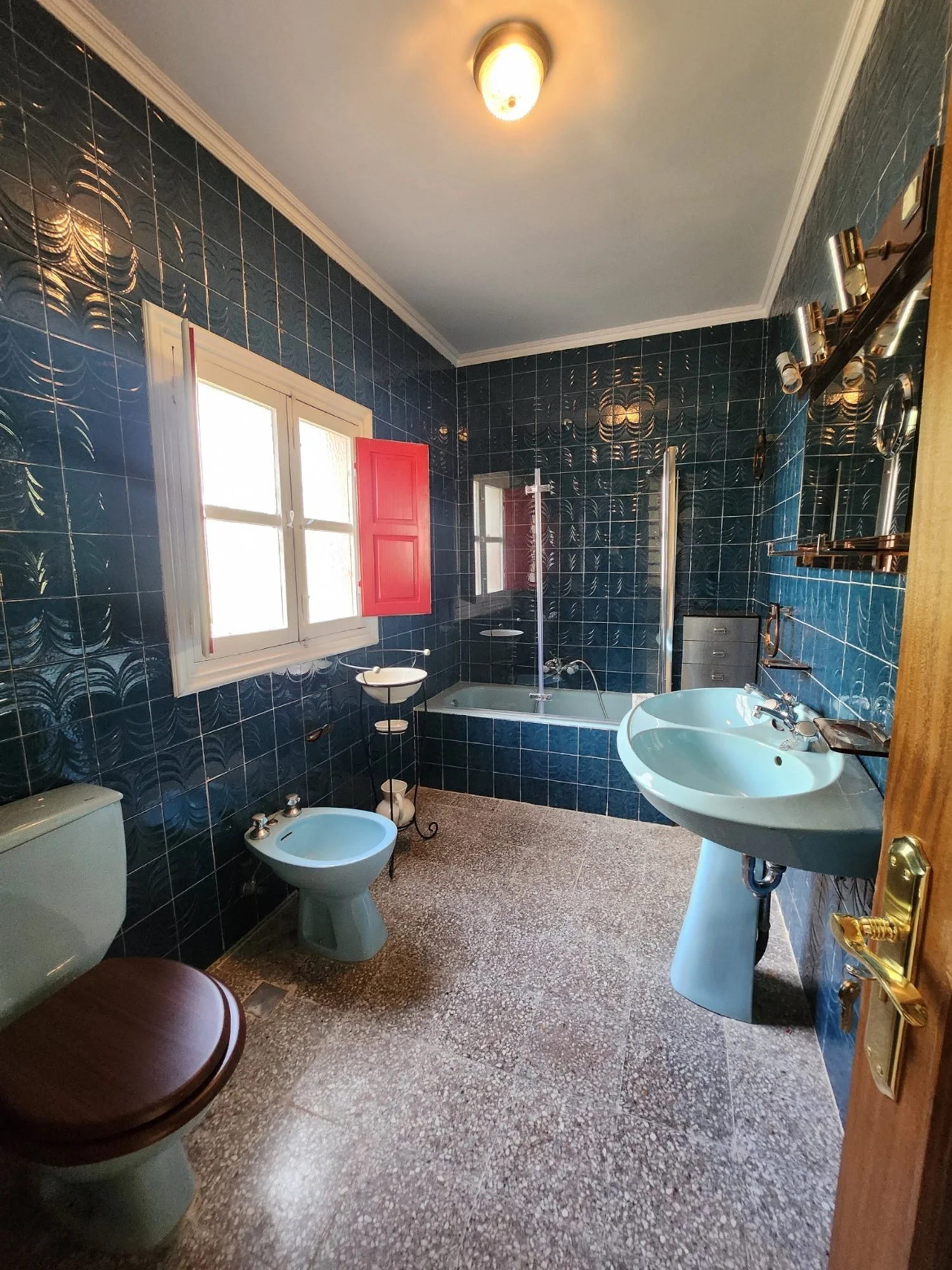 BAÑO AZUL DE LA PRIMERA PLANTA.jpg