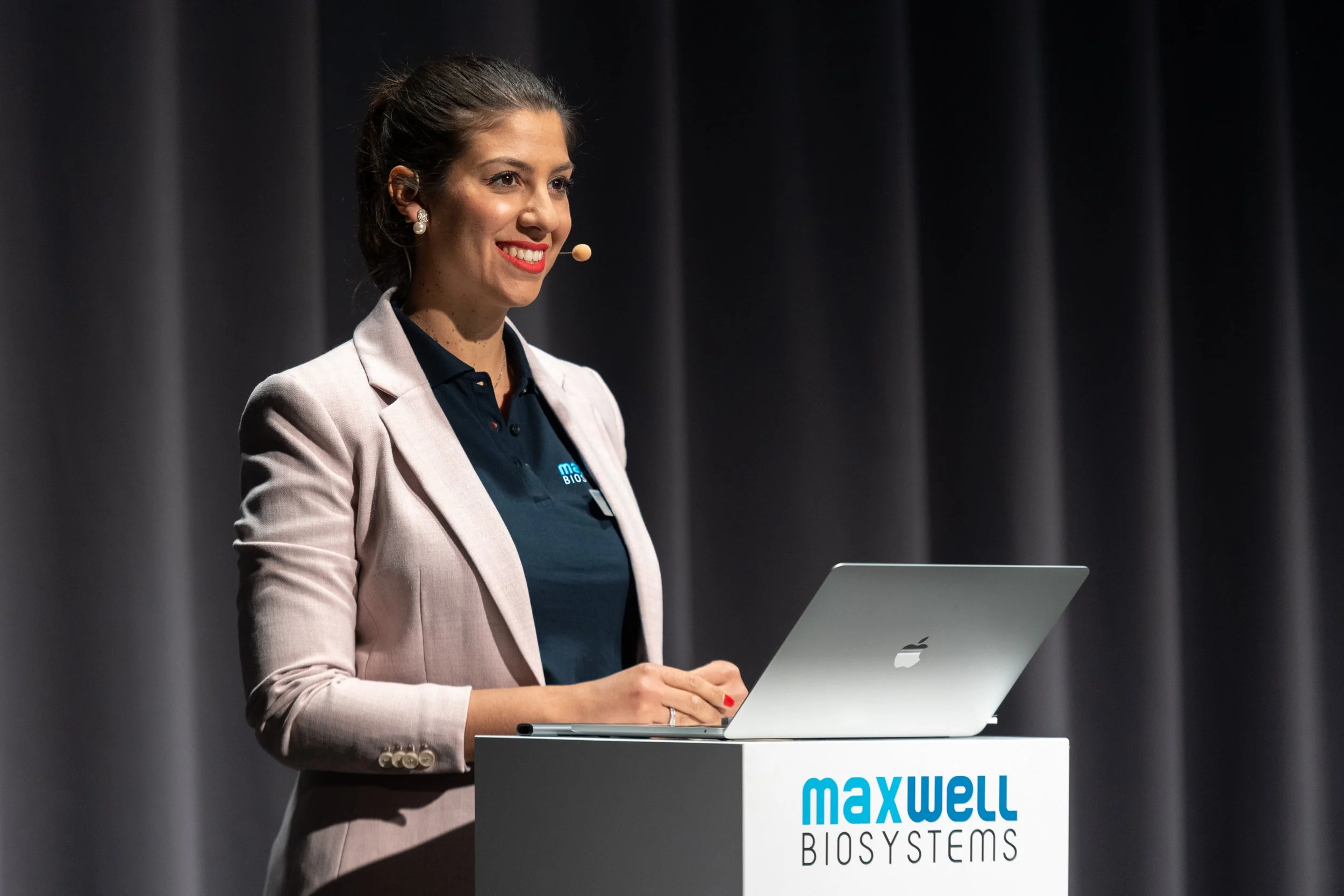 Maxwell_hybrid_wasinger_media_house_livestream_zurich-53.jpg