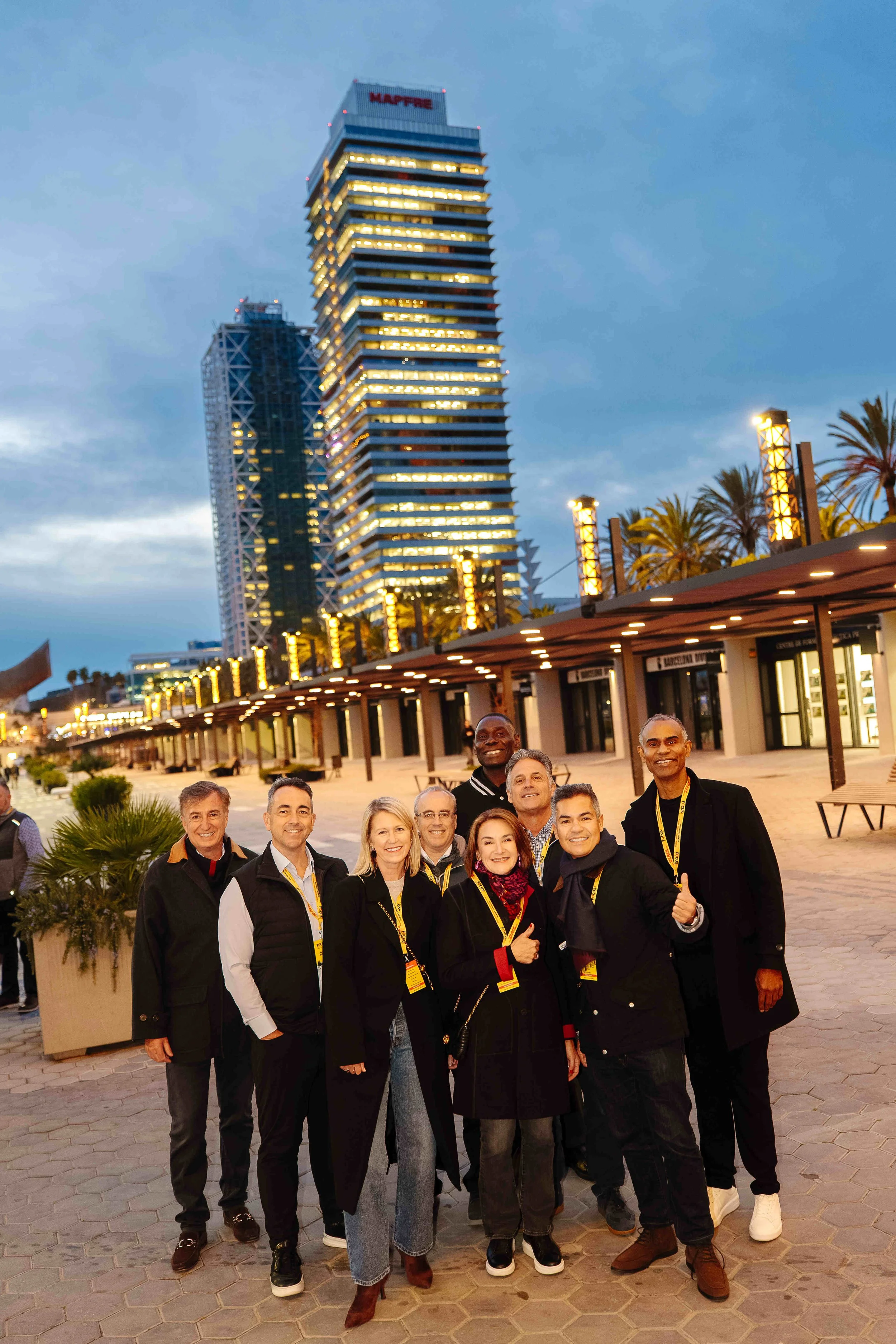 corporate-event-photography-barcelona-group-networking-andrzej.jpg