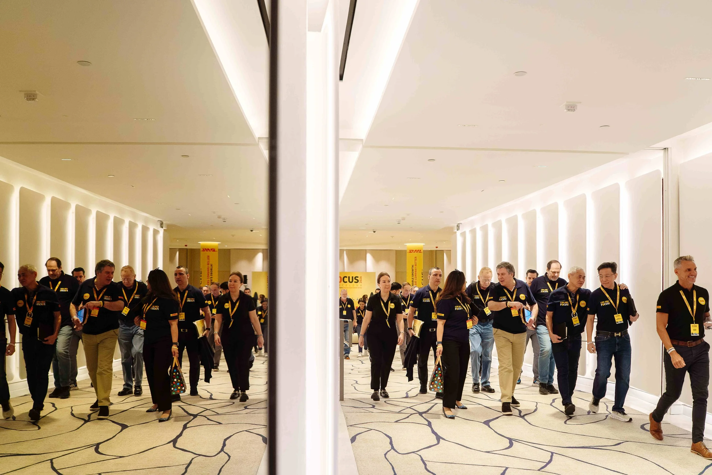 conference-photography-barcelona-attendees-venue-walking-andrzej.jpg
