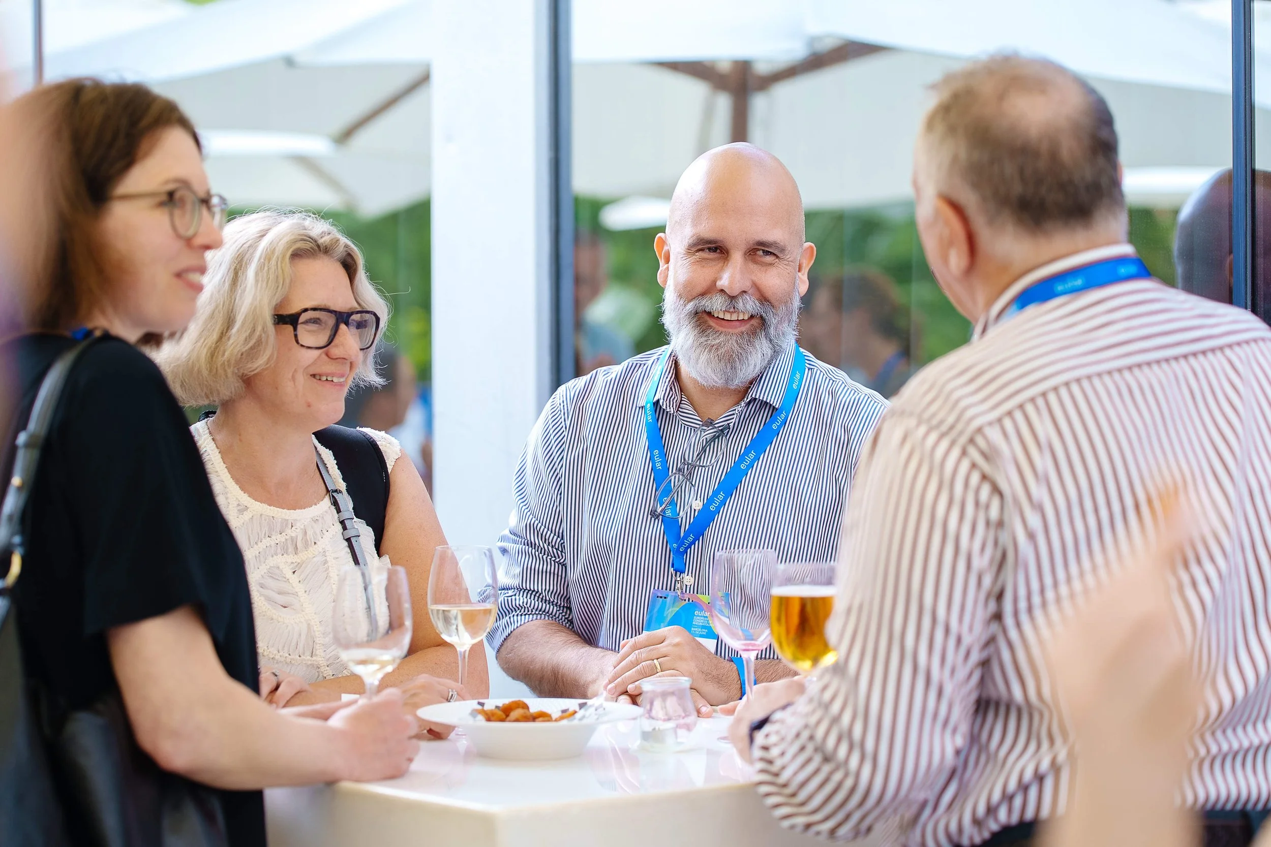 corporate-event-photography-barcelona-networking-conversation-andrzej.jpg