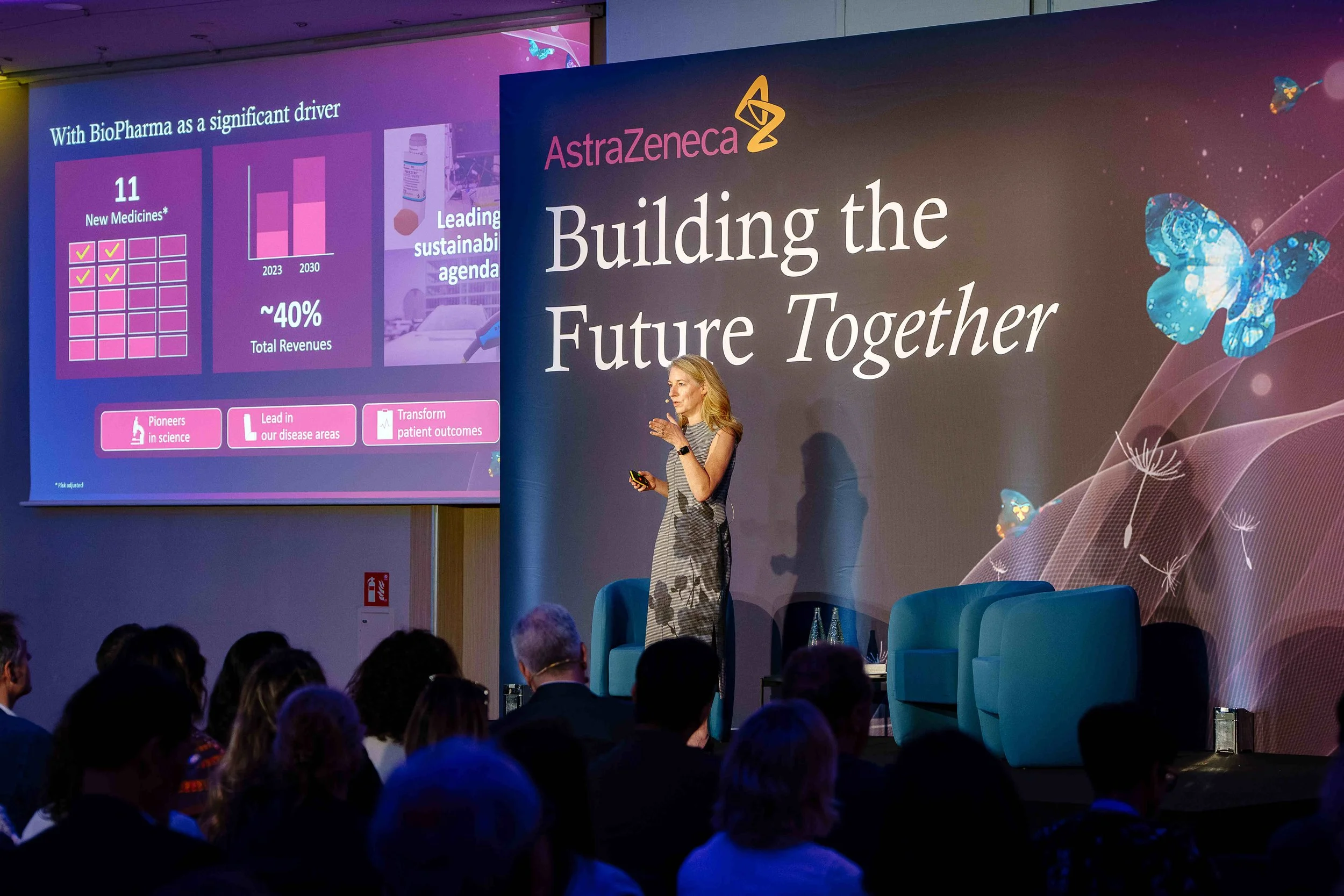 conference-photography-barcelona-stage-presentation-audience-andrzej.jpg