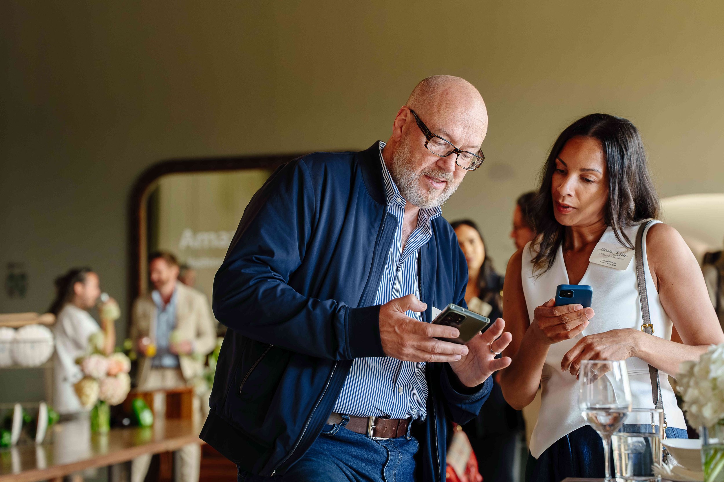 corporate-event-photography-barcelona-networking-guests-drinks-andrzej.jpg