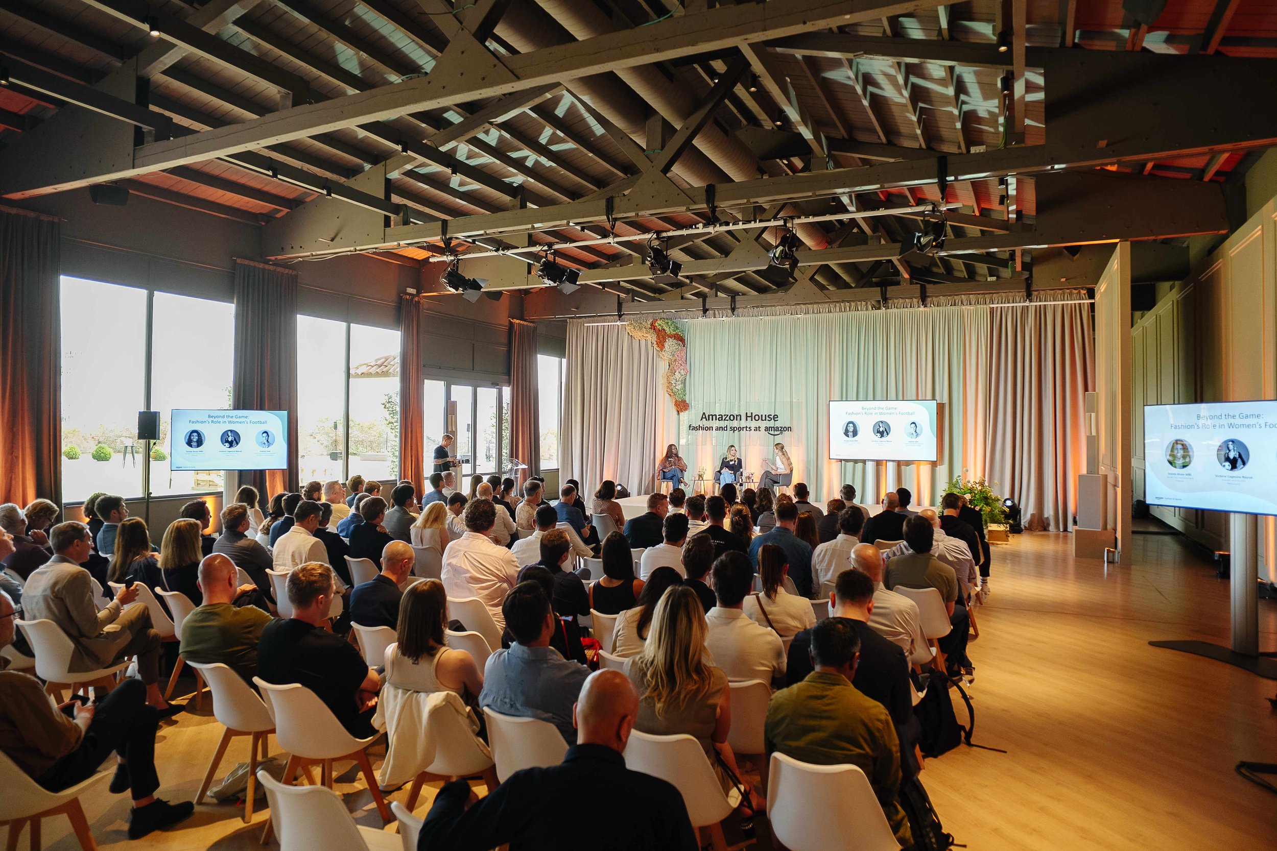 conference-photography-barcelona-large-audience-session-andrzej.jpg