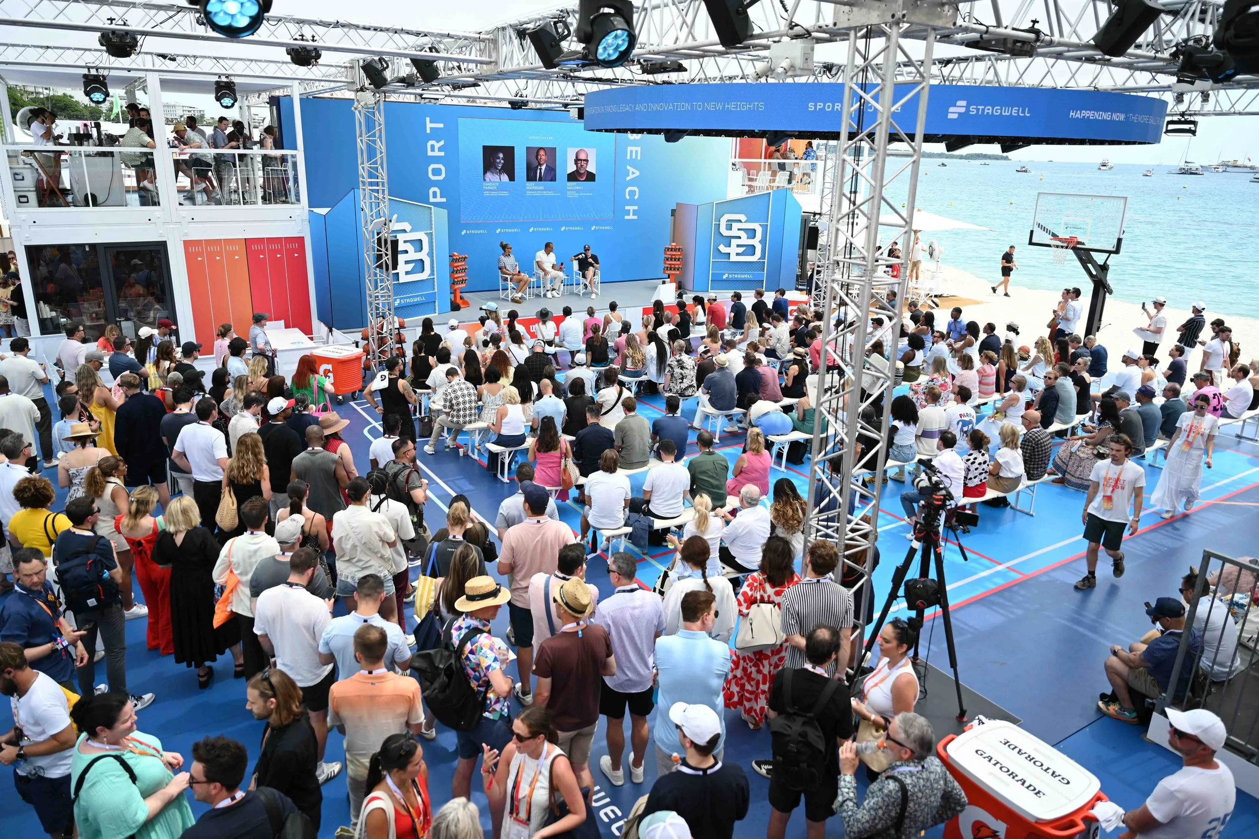 event-photography-paris-large-scale-brand-activation-crowd-aga.jpg
