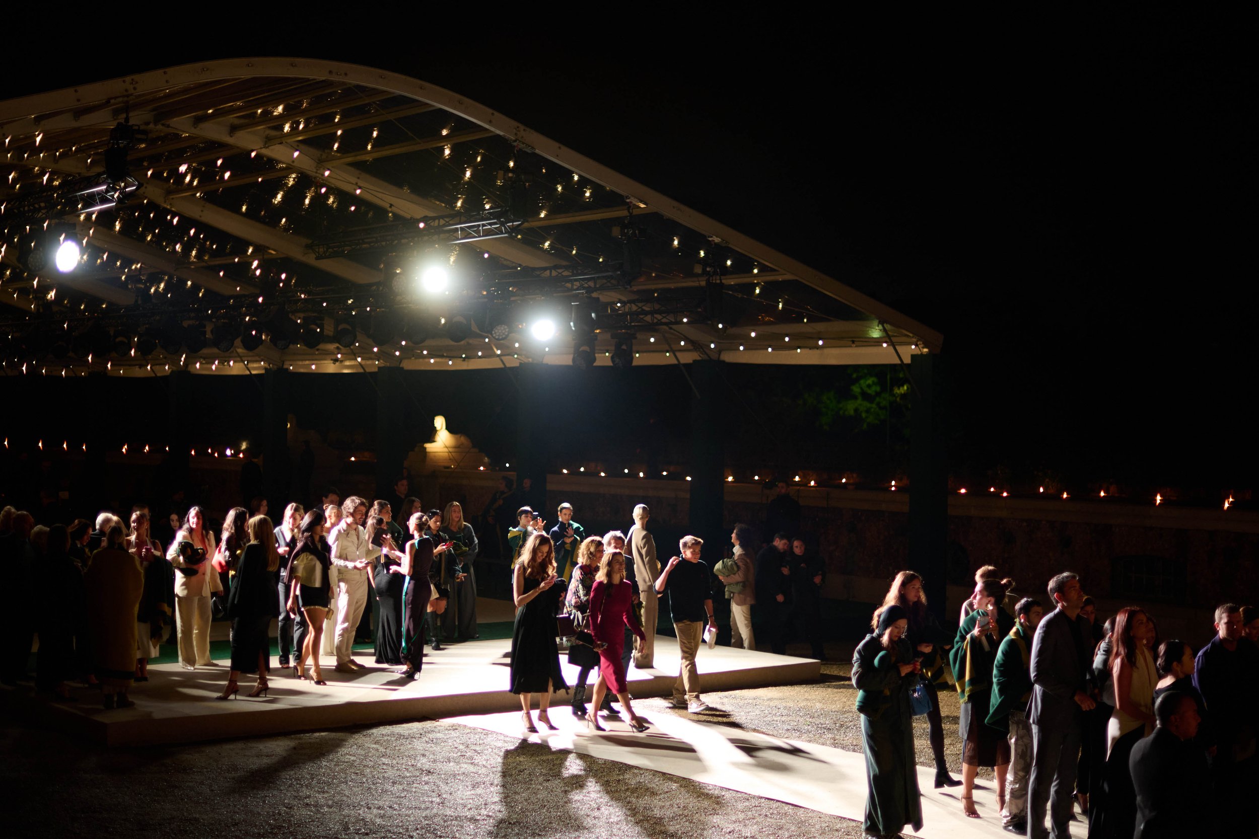 event-photography-paris-evening-event-outdoor-crowd-aga.jpg