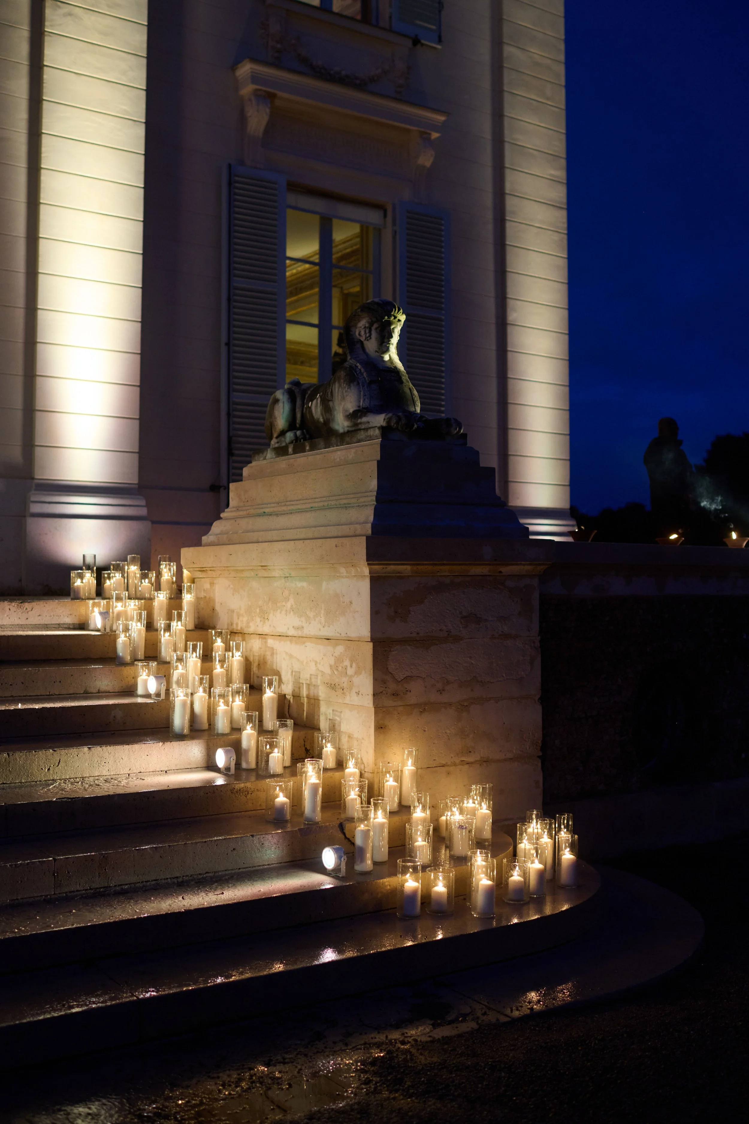 event-photography-paris-candlelit-entrance-evening-venue-aga.jpg