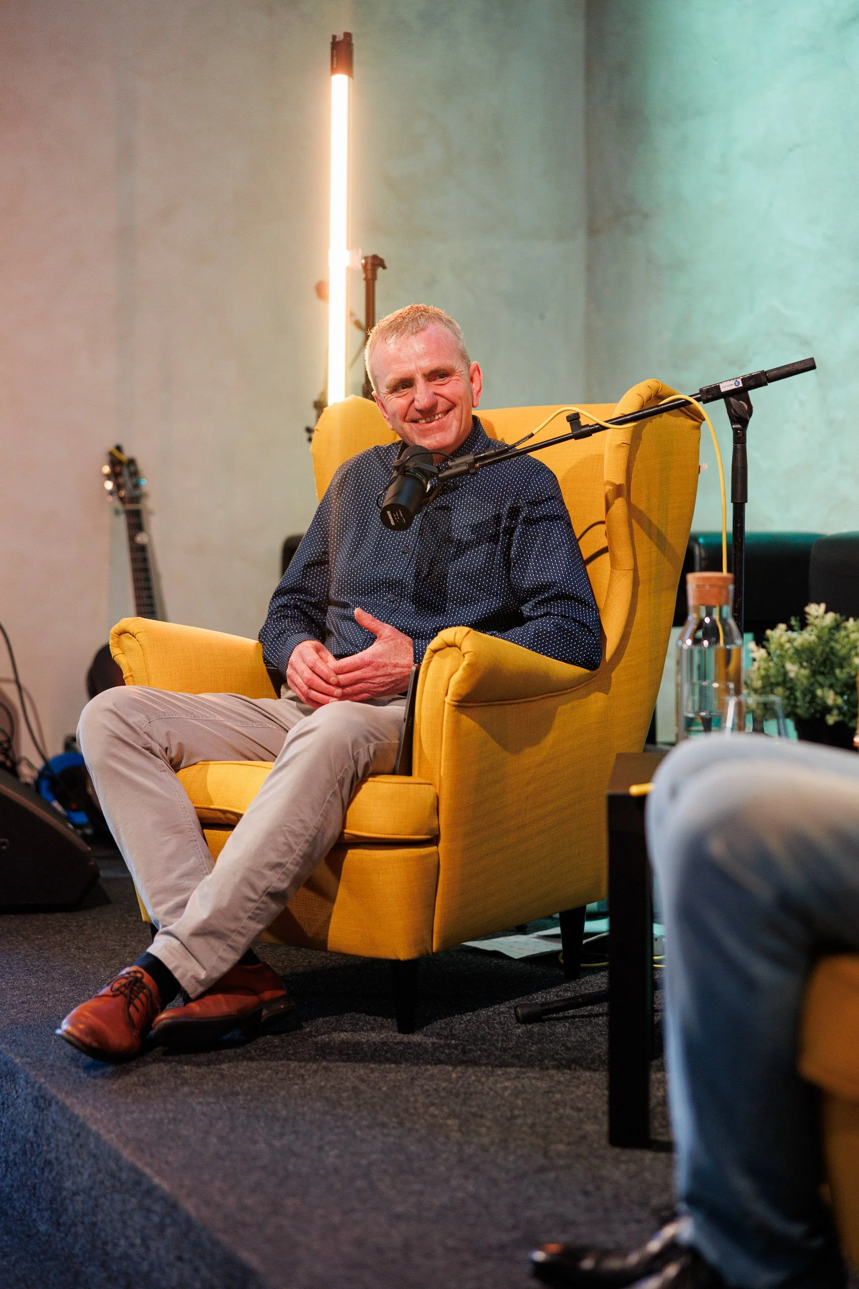 corporate-event-photography-bratislava-speaker-stage-interview-session-filip.jpg