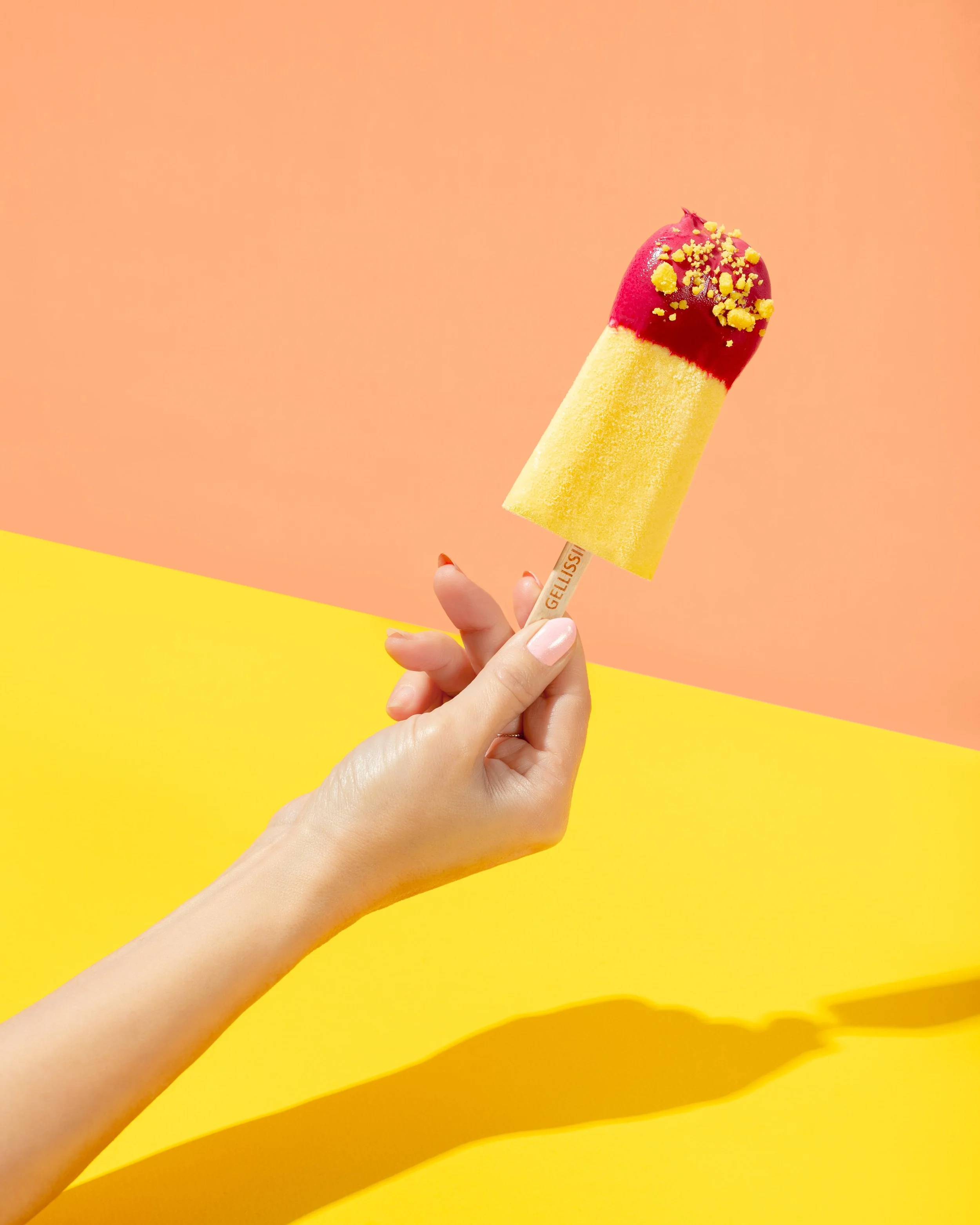 food-photography-athens-ice-lolly-hand-bright-background-akis.jpg