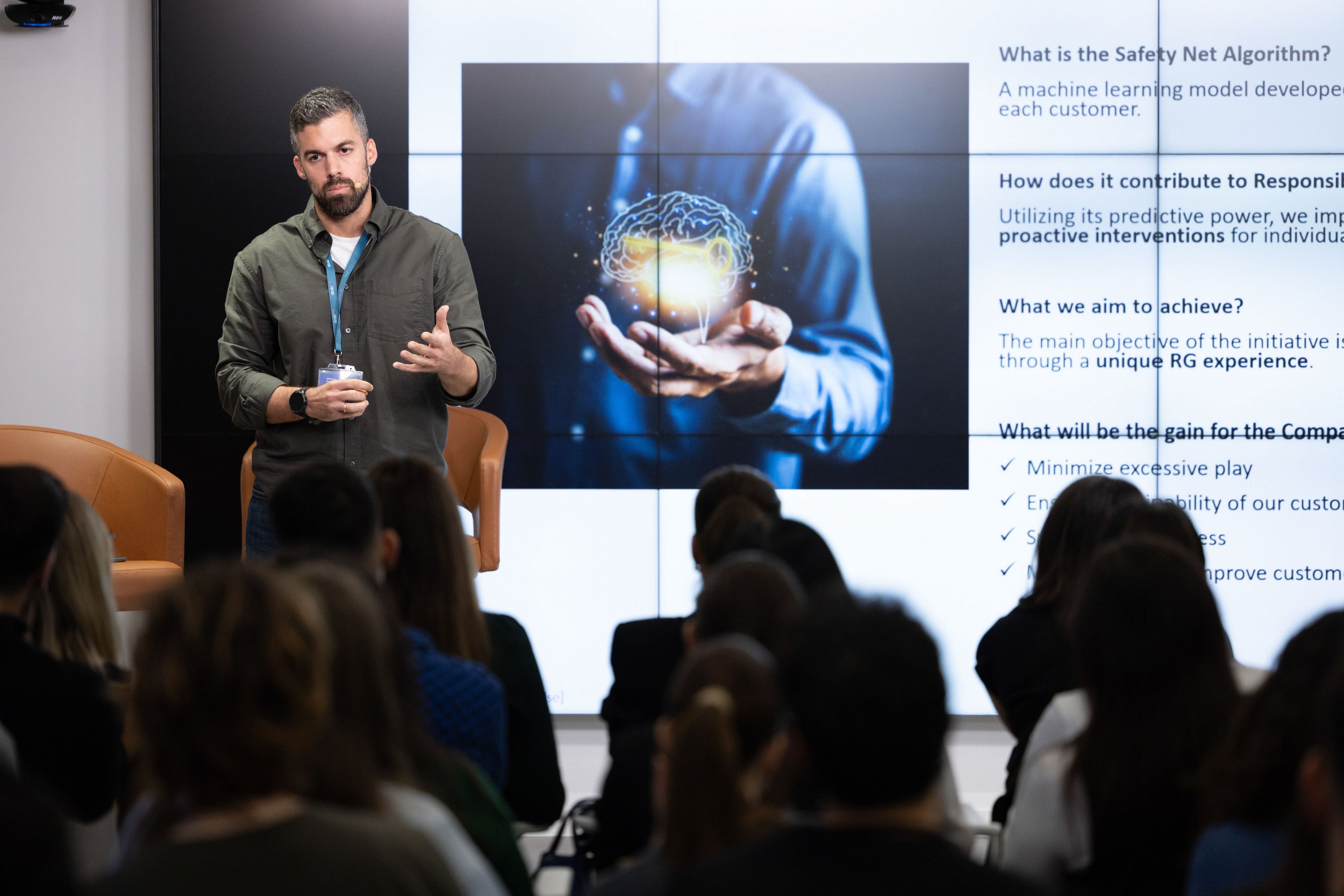 corporate-event-photography-athens-conference-speaker-presentation-akis.jpg