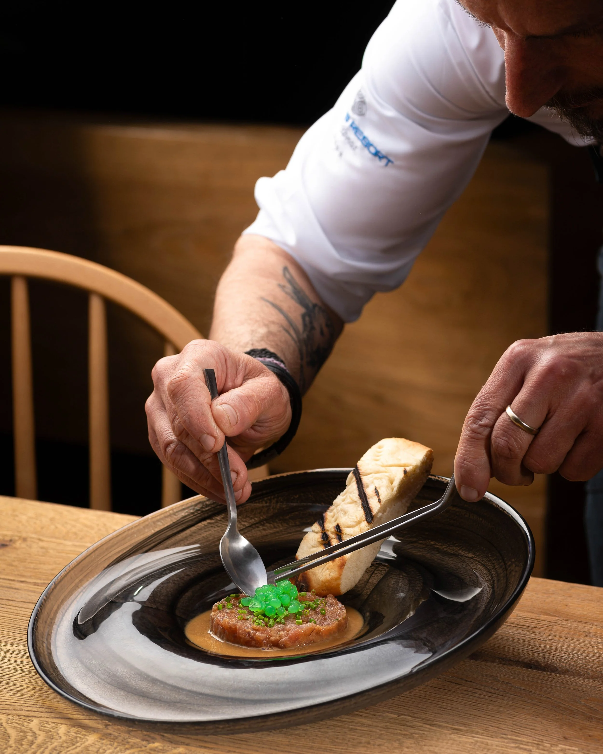 food-photography-athens-chef-plating-dish-restaurant-detail-akis.jpg
