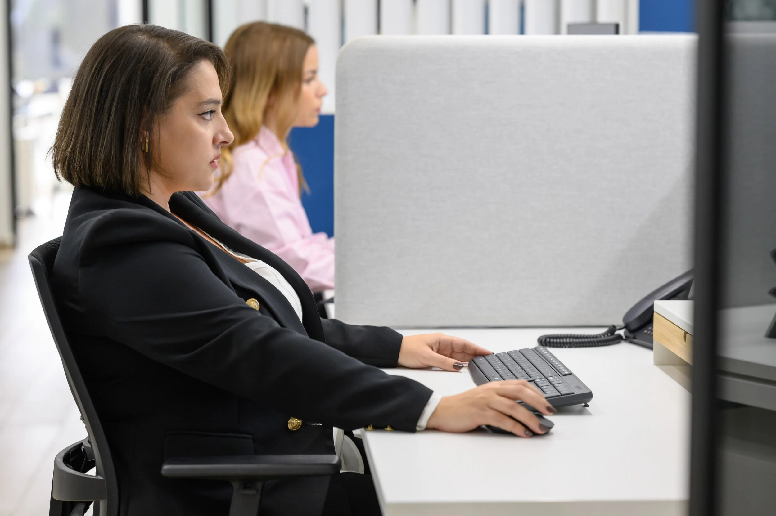 corporate-photography-athens-office-team-working-desks-akis.jpg