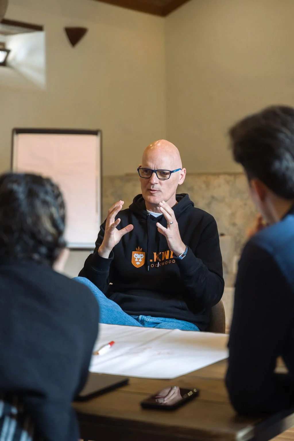 corporate-photography-lisbon-business-meeting-discussion-team-nicolas.jpg