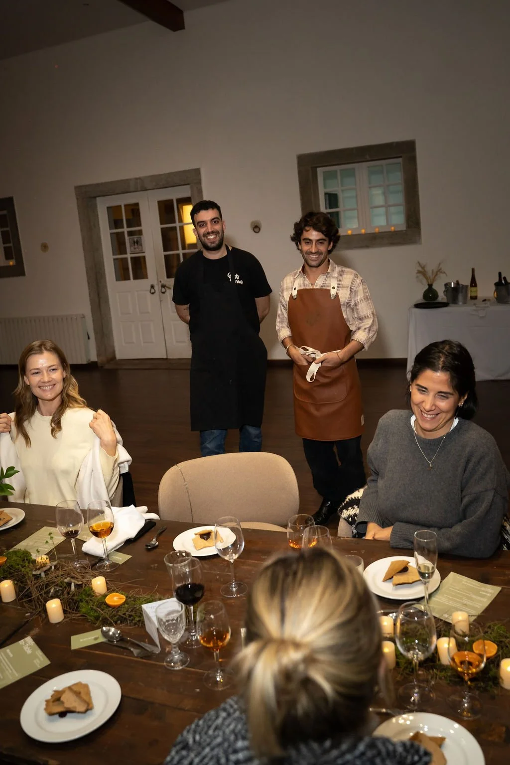 event-photography-lisbon-dining-experience-chef-guest-interaction-nicolas.jpg