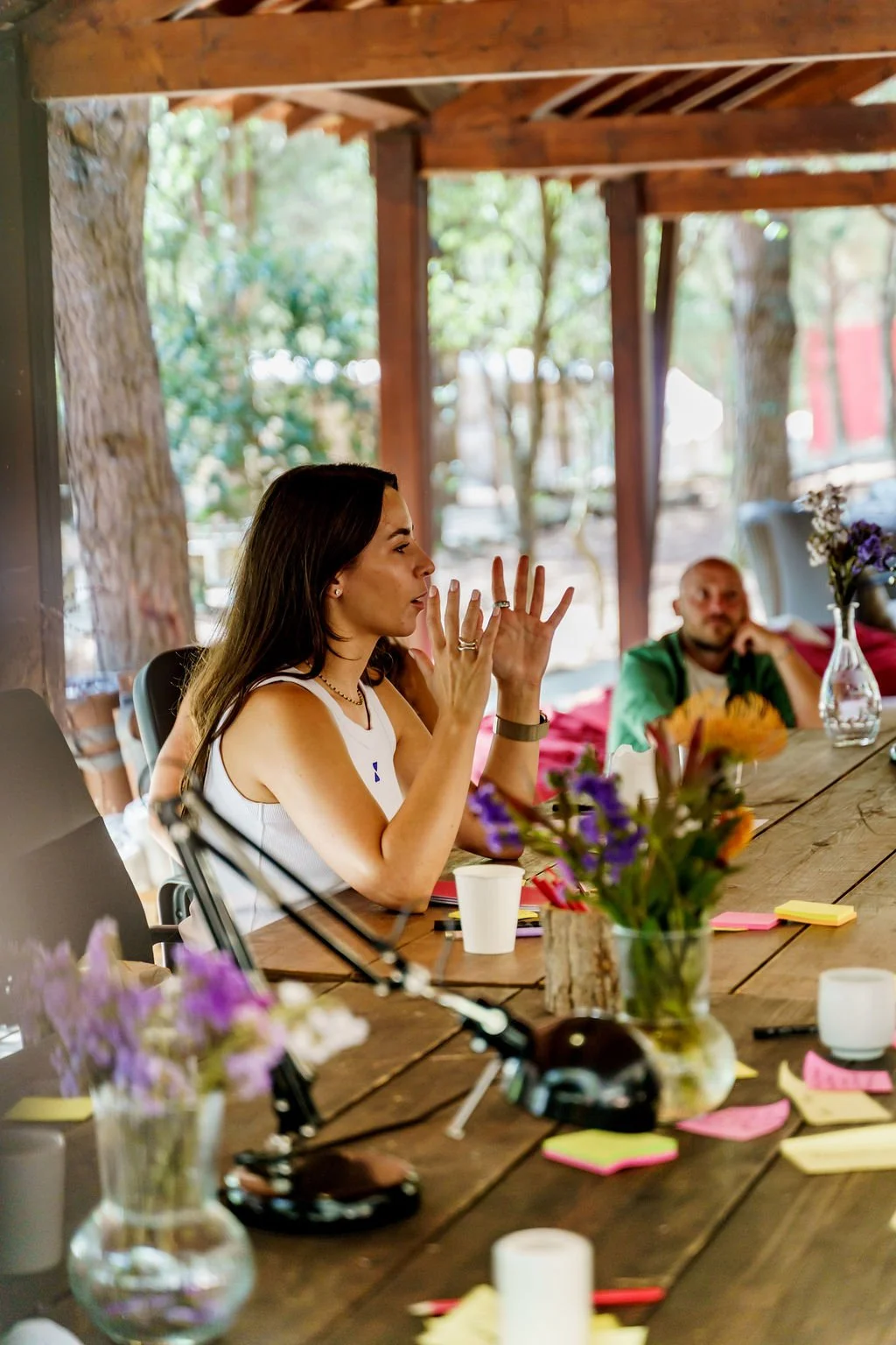 event-photography-lisbon-outdoor-dining-table-guests-social-setting-nicolas.jpg