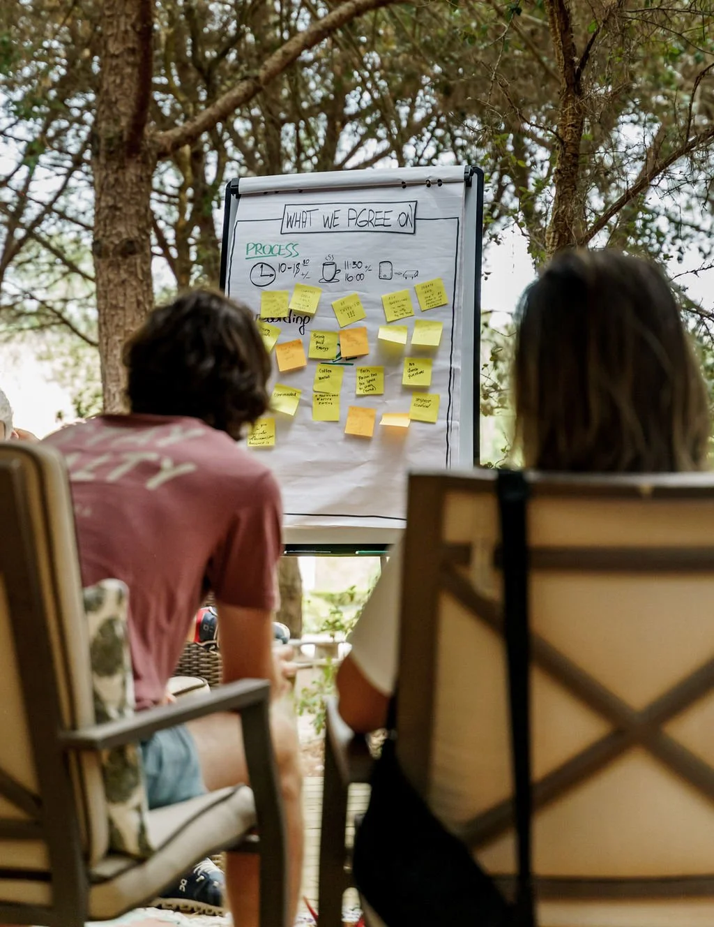 corporate-event-photography-lisbon-workshop-brainstorming-session-outdoor-nicolas.jpg