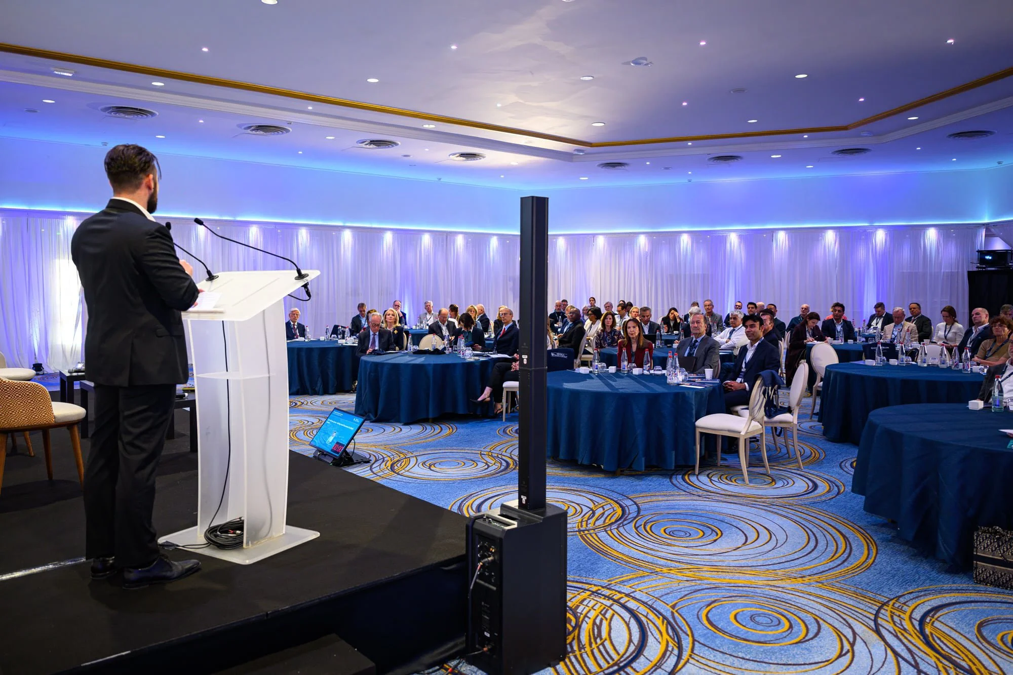 conference-photography-nice-keynote-speaker-stage-audience-anthony.jpg