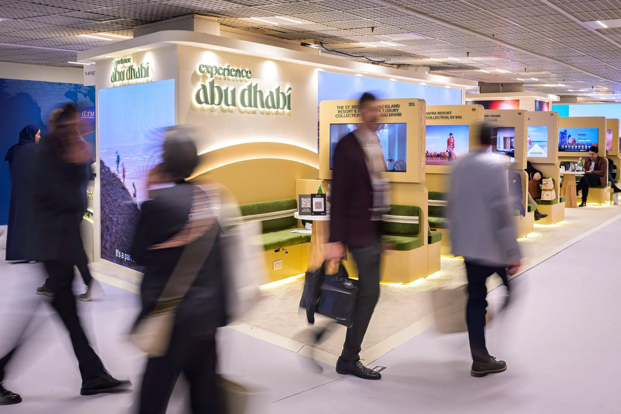trade-show-photography-nice-exhibition-stands-business-attendees-anthony.jpg