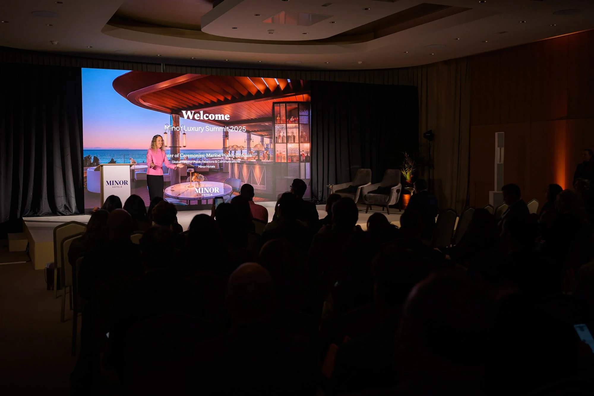 conference-photography-nice-presentation-screen-audience-dark-room-anthony.jpg