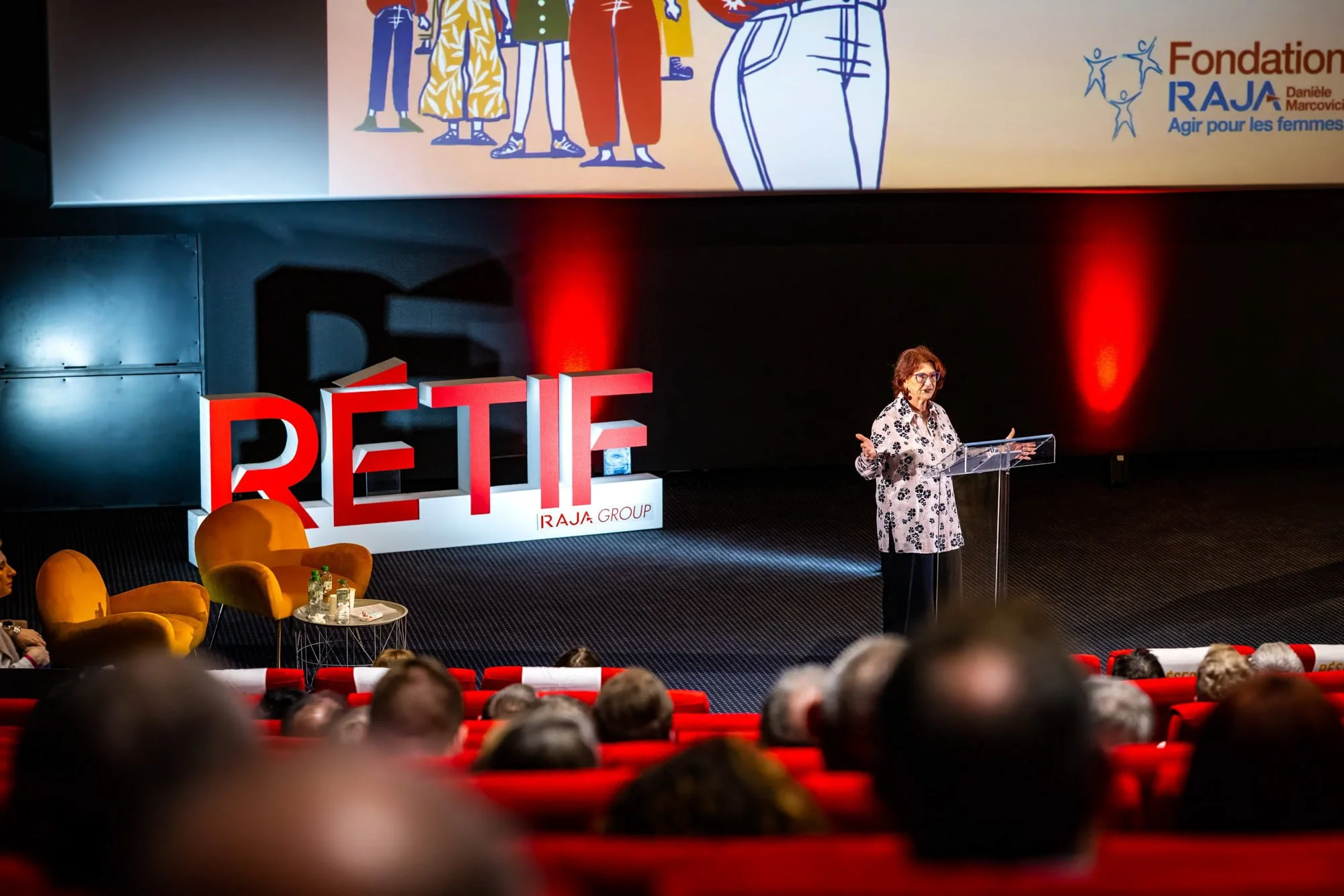 conference-photography-nice-speaker-stage-branded-presentation-anthony.jpg