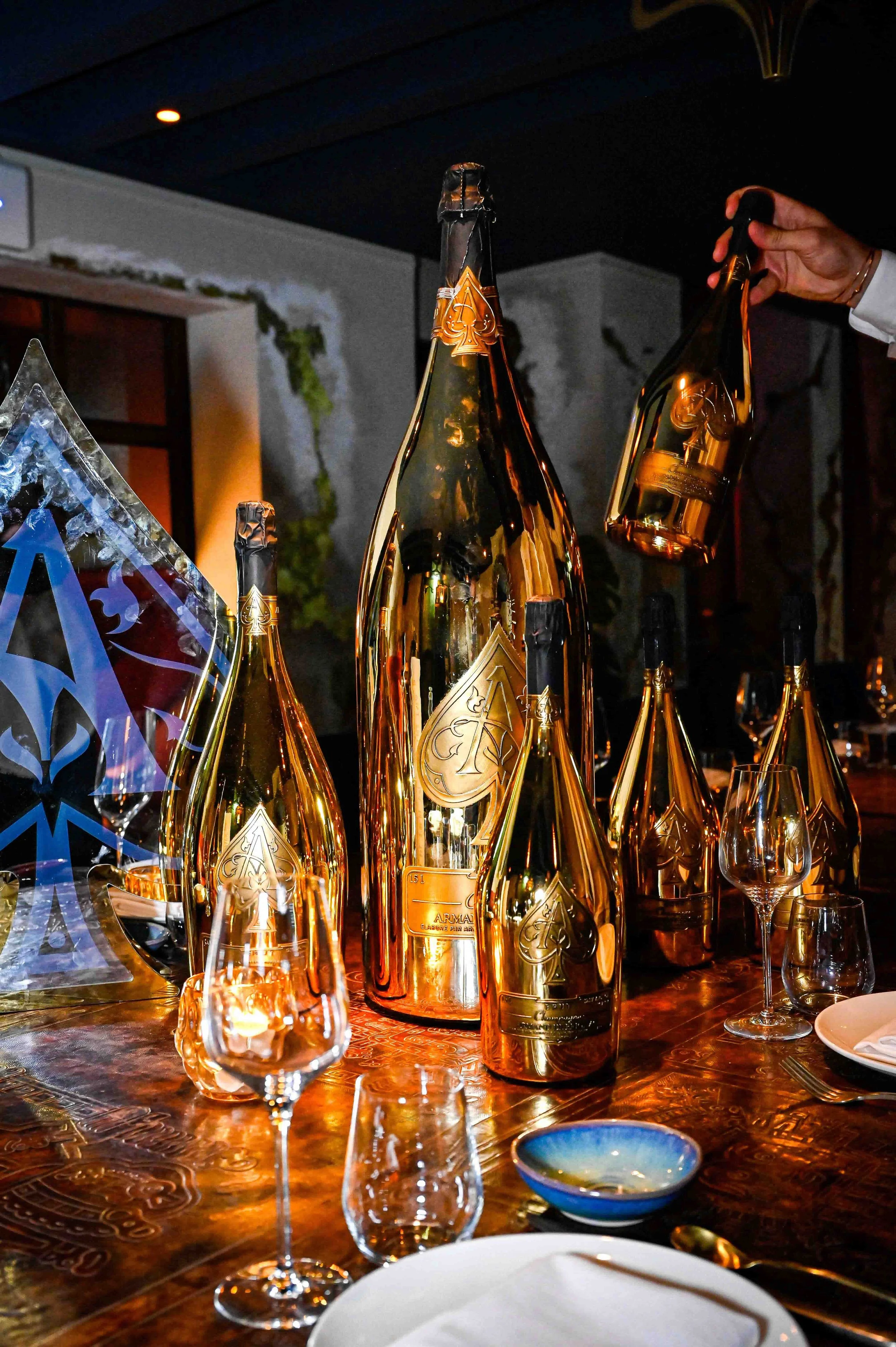 event-photography-nice-champagne-bottles-luxury-table-detail-anthony.jpg
