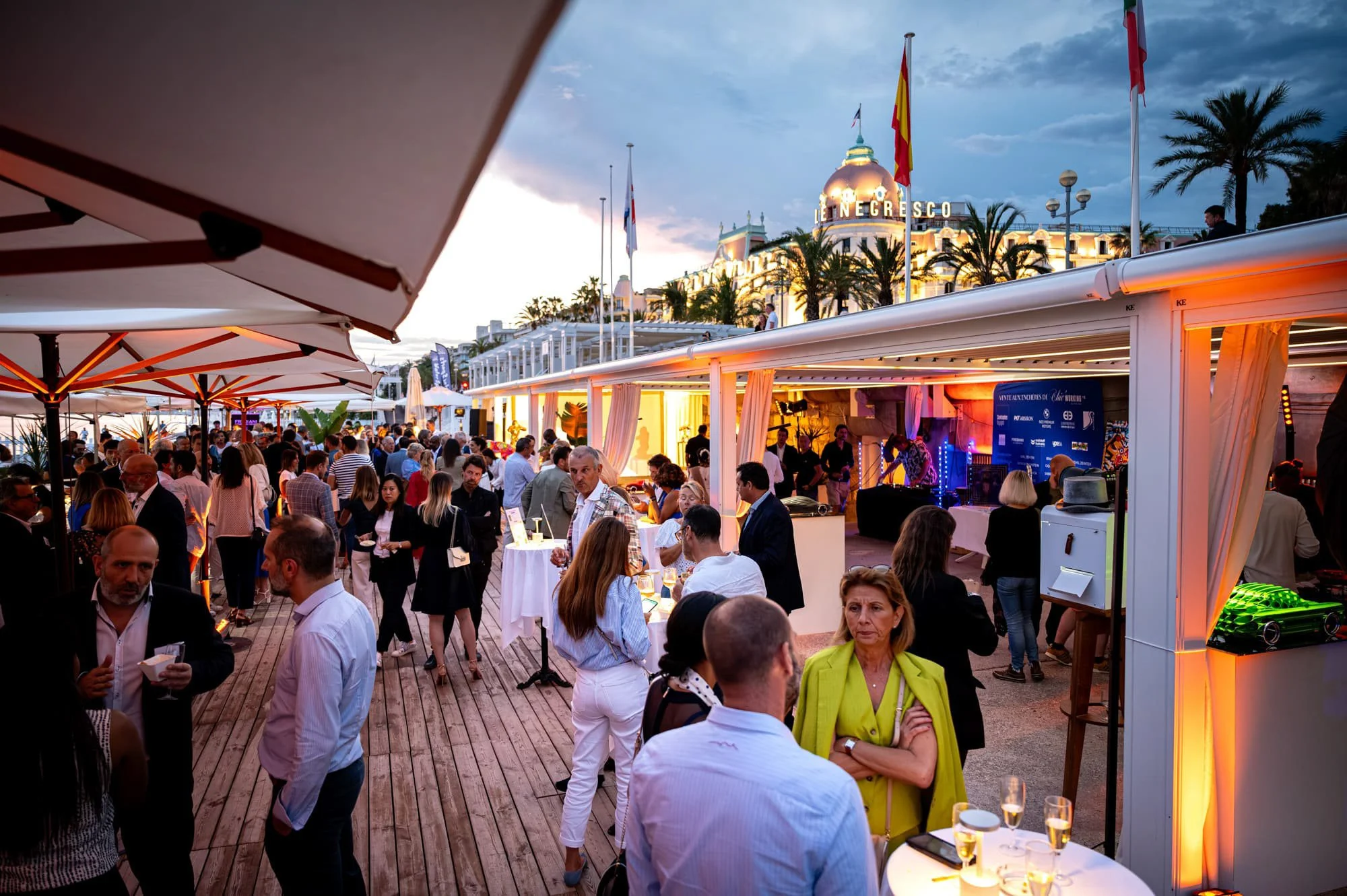 event-photography-nice-rooftop-networking-party-sunset-guests-anthony.jpg