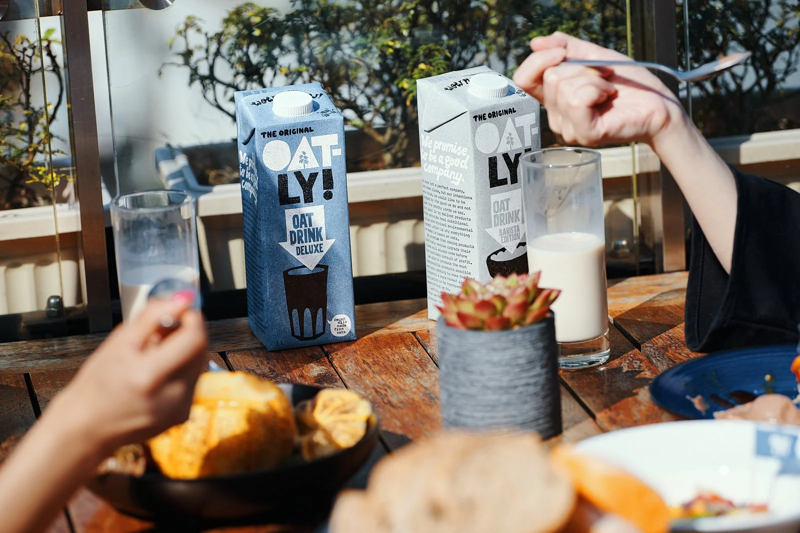 lifestyle-photography-shanghai-brunch-table-oatly-brand-activation-dave.jpg