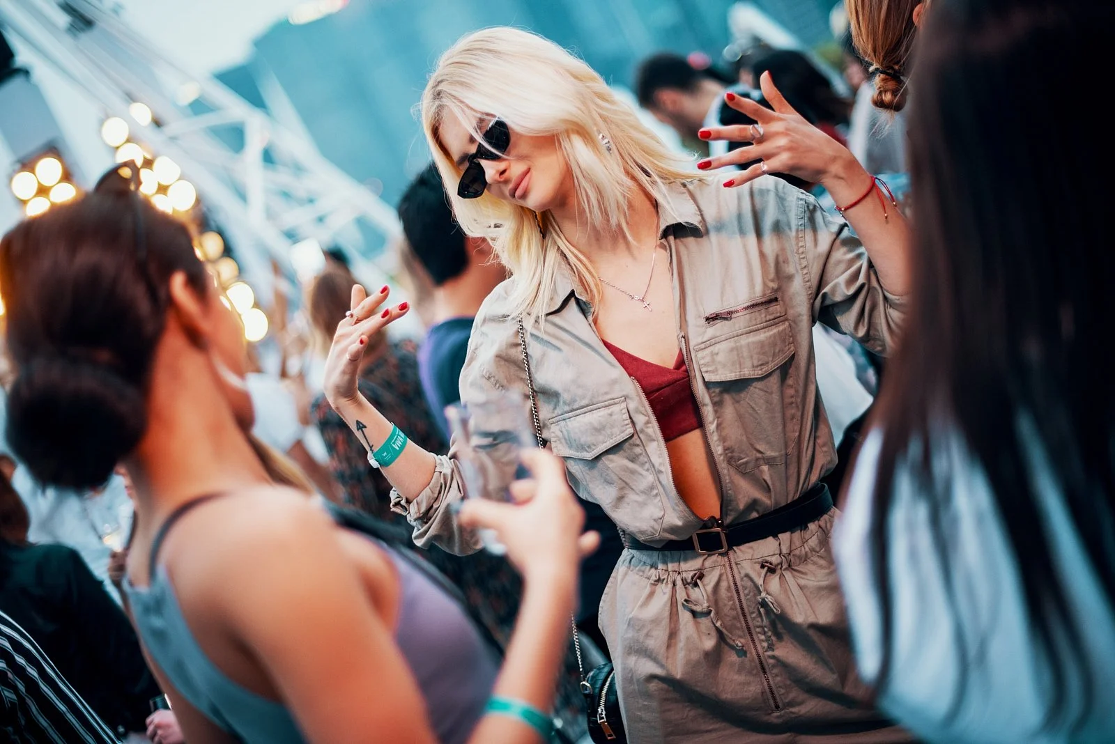 event-photography-shanghai-guests-dancing-party-atmosphere-dave.jpg