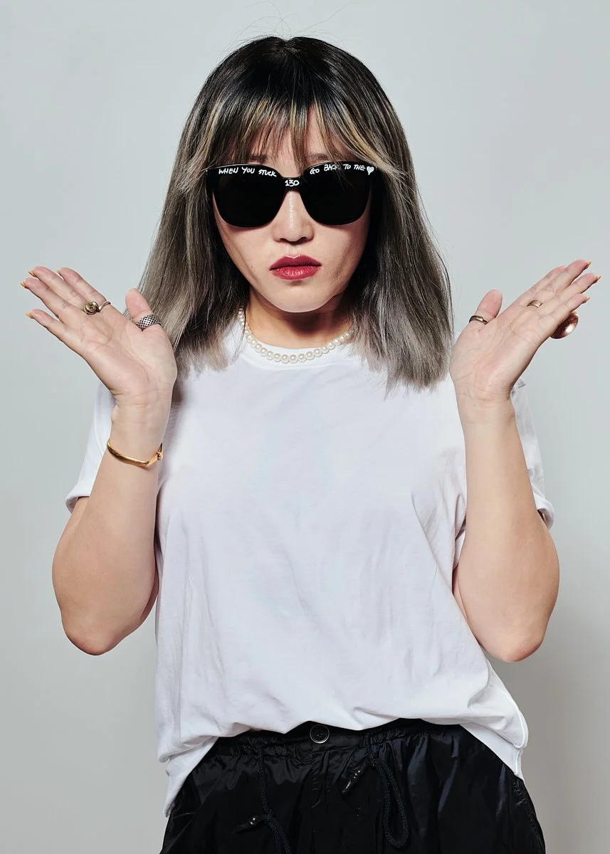 lifestyle-photography-shanghai-fashion-portrait-sunglasses-studio-dave.jpg