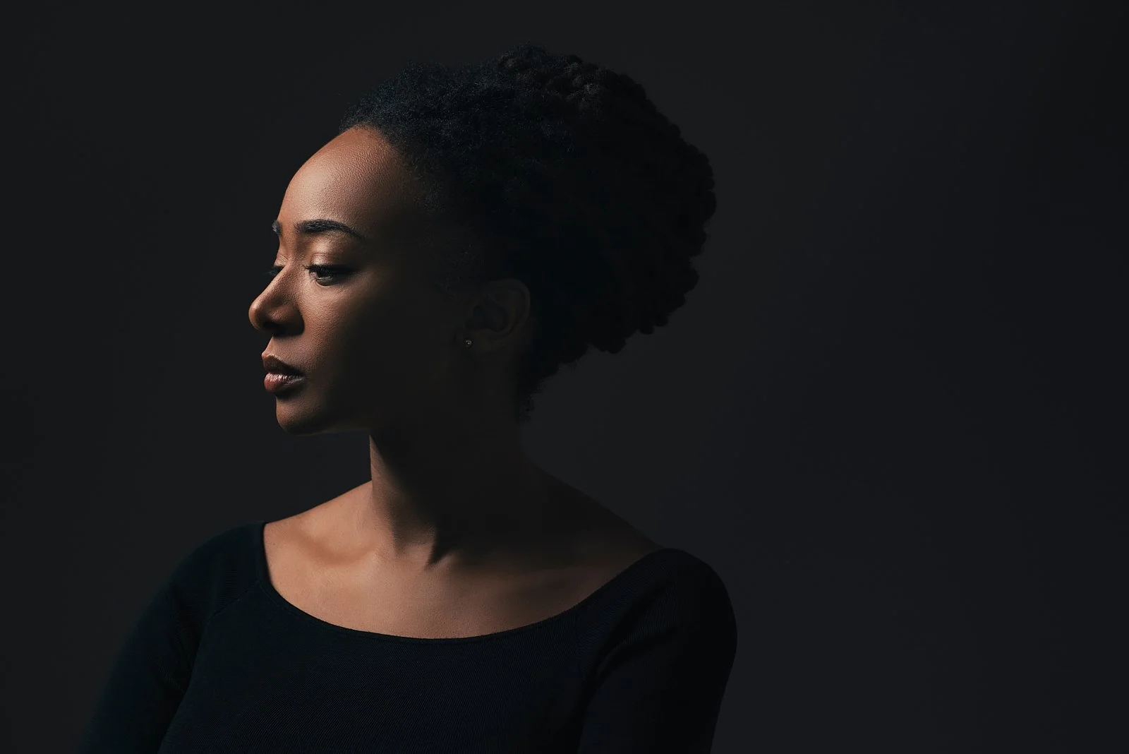 portrait-photography-shanghai-moody-lighting-female-profile-dave.jpg