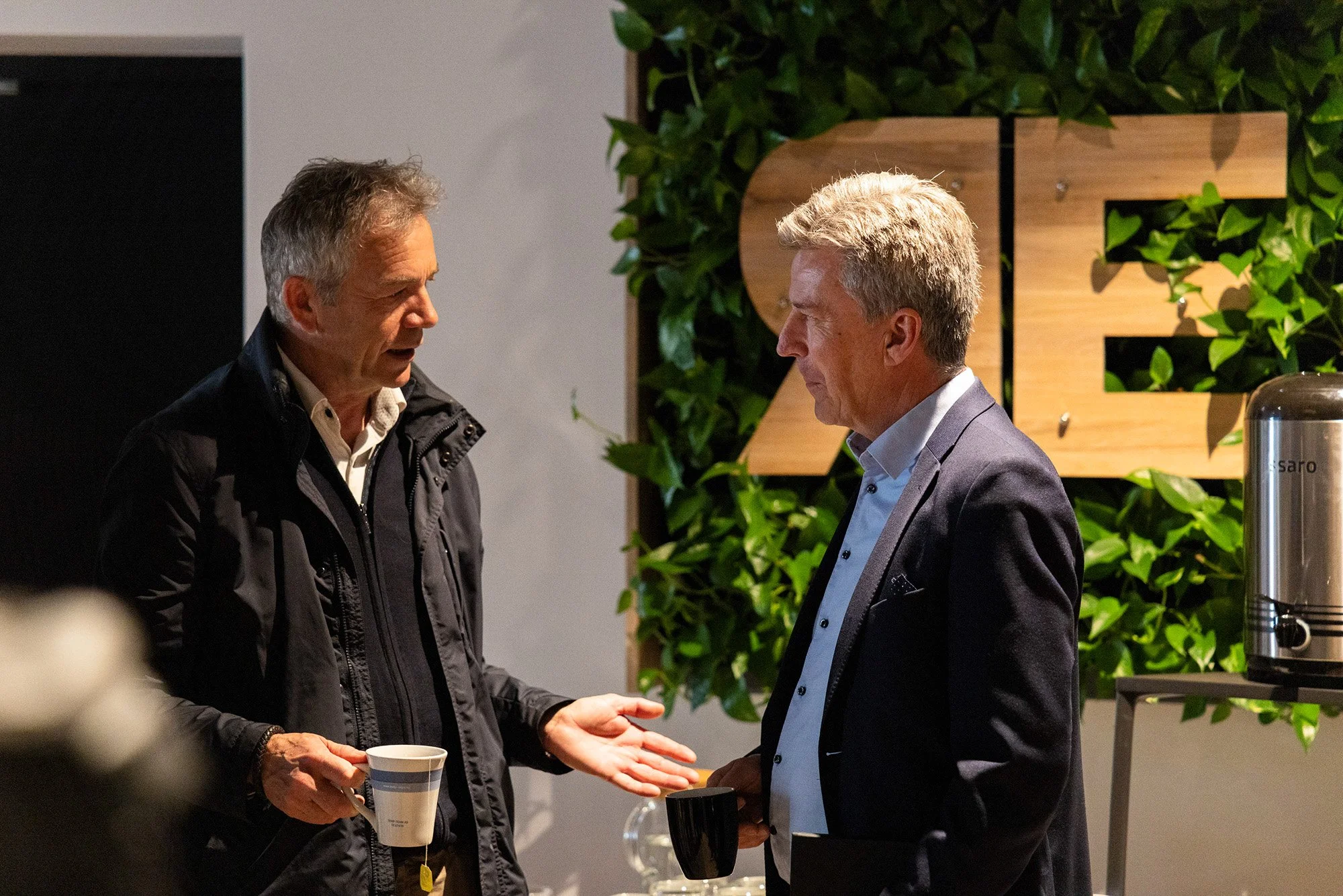 corporate-photography-oslo-business-networking-conversation-event-thea.jpg