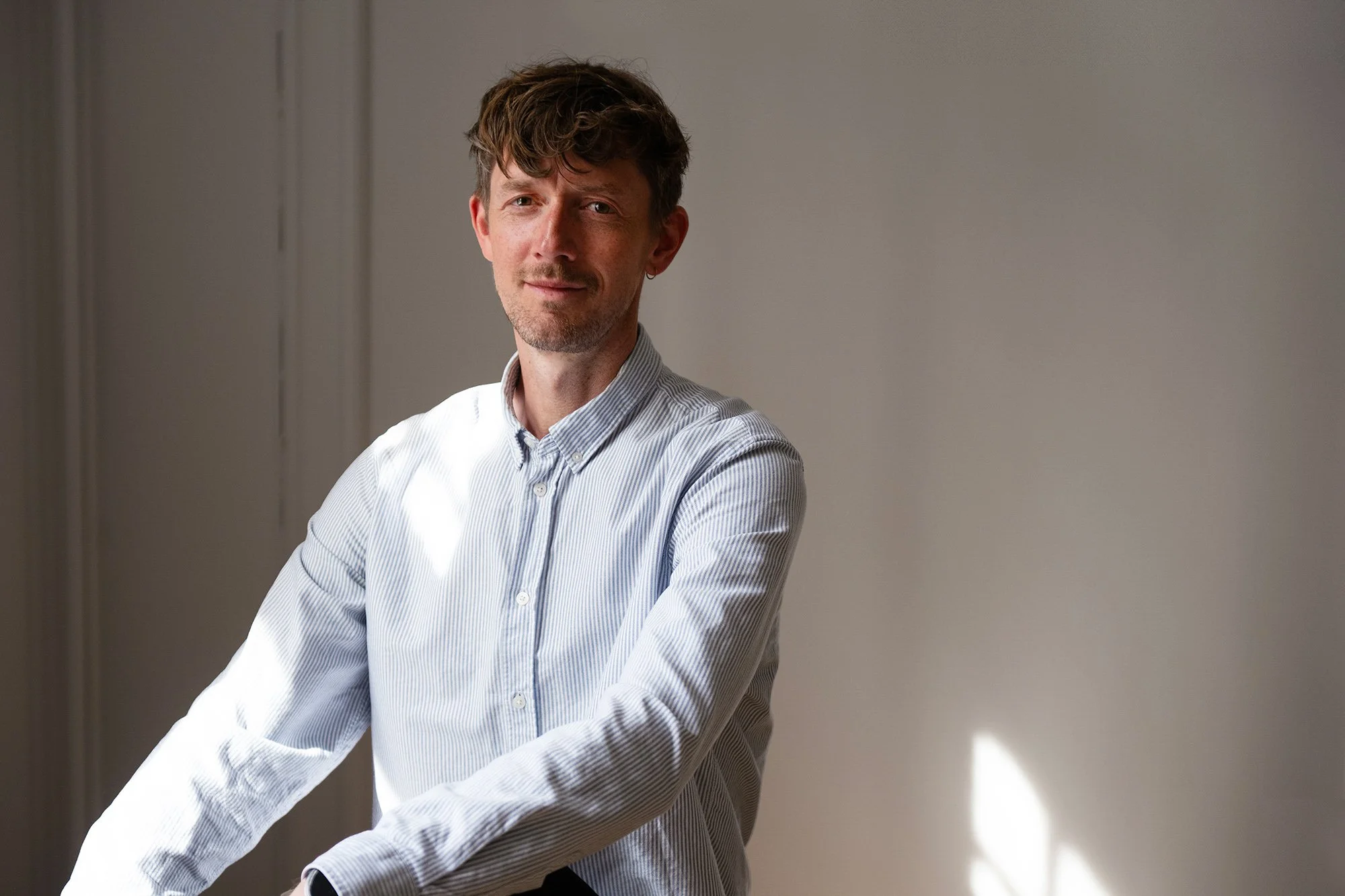 corporate-portrait-photography-oslo-professional-headshot-natural-light-thea.jpg