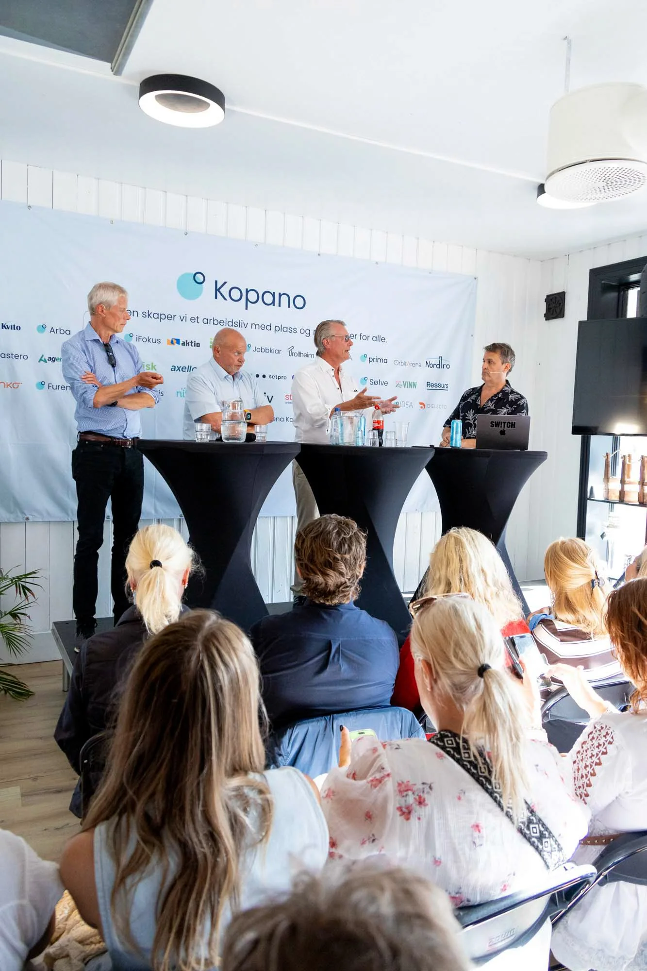 conference-photography-oslo-panel-discussion-speakers-business-event-thea.jpg