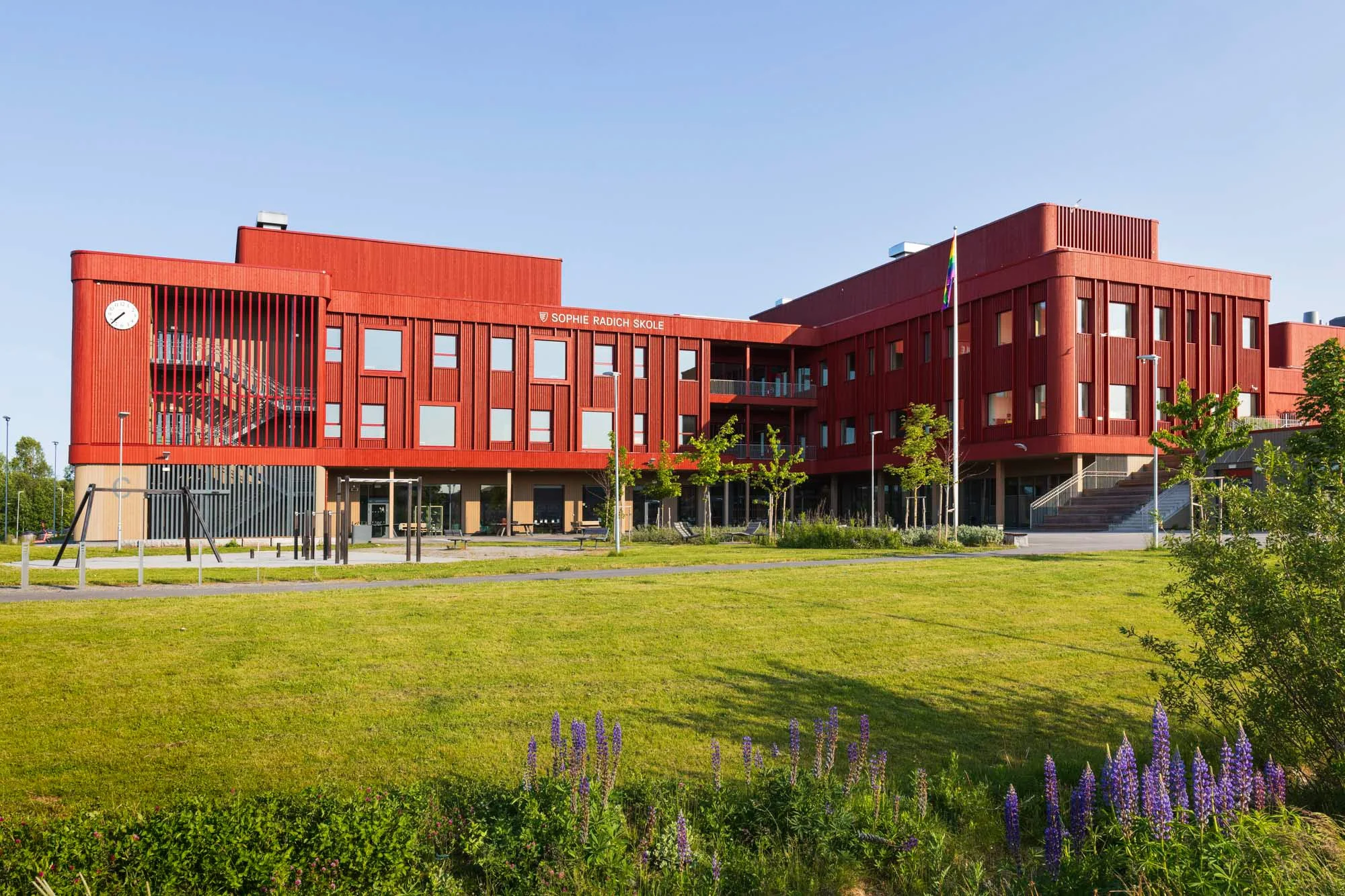 architectural-photography-oslo-modern-business-building-exterior-thea.jpg