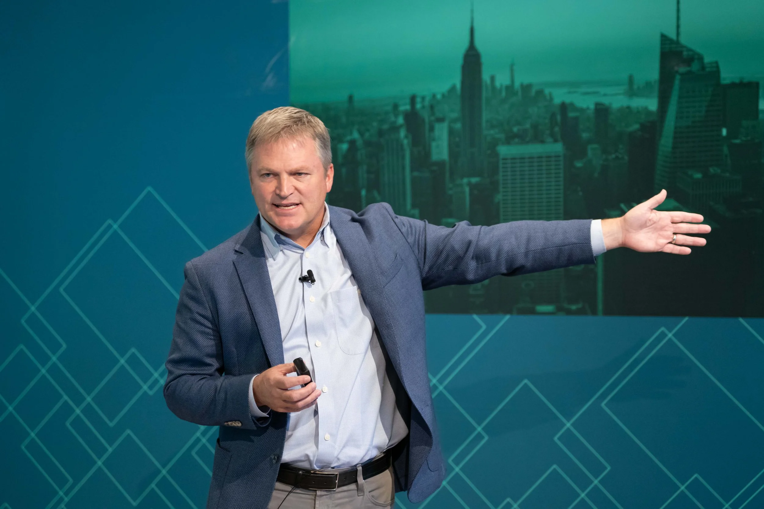 conference-photography-nyc-business-speaker-stage-presentation-neil.jpg