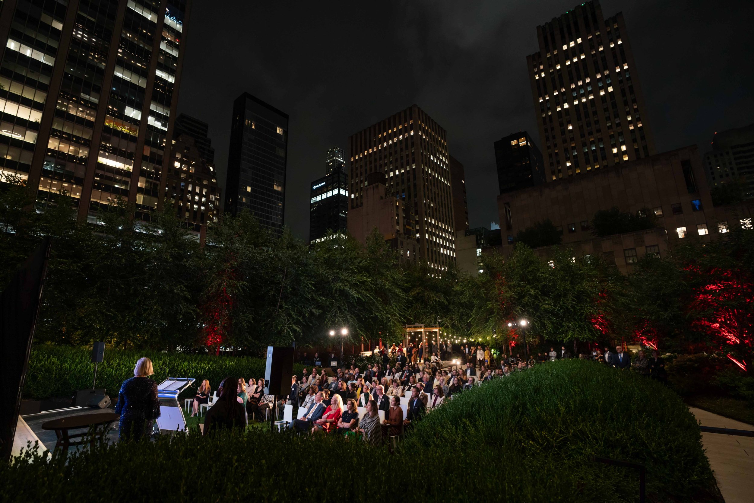 event-photography-nyc-evening-outdoor-networking-city-event-neil.jpg