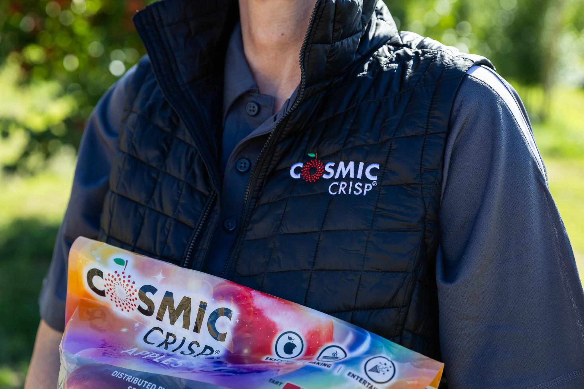 lifestyle-photography-valencia-branded-product-detail-cosmic-crisp-mike.jpg