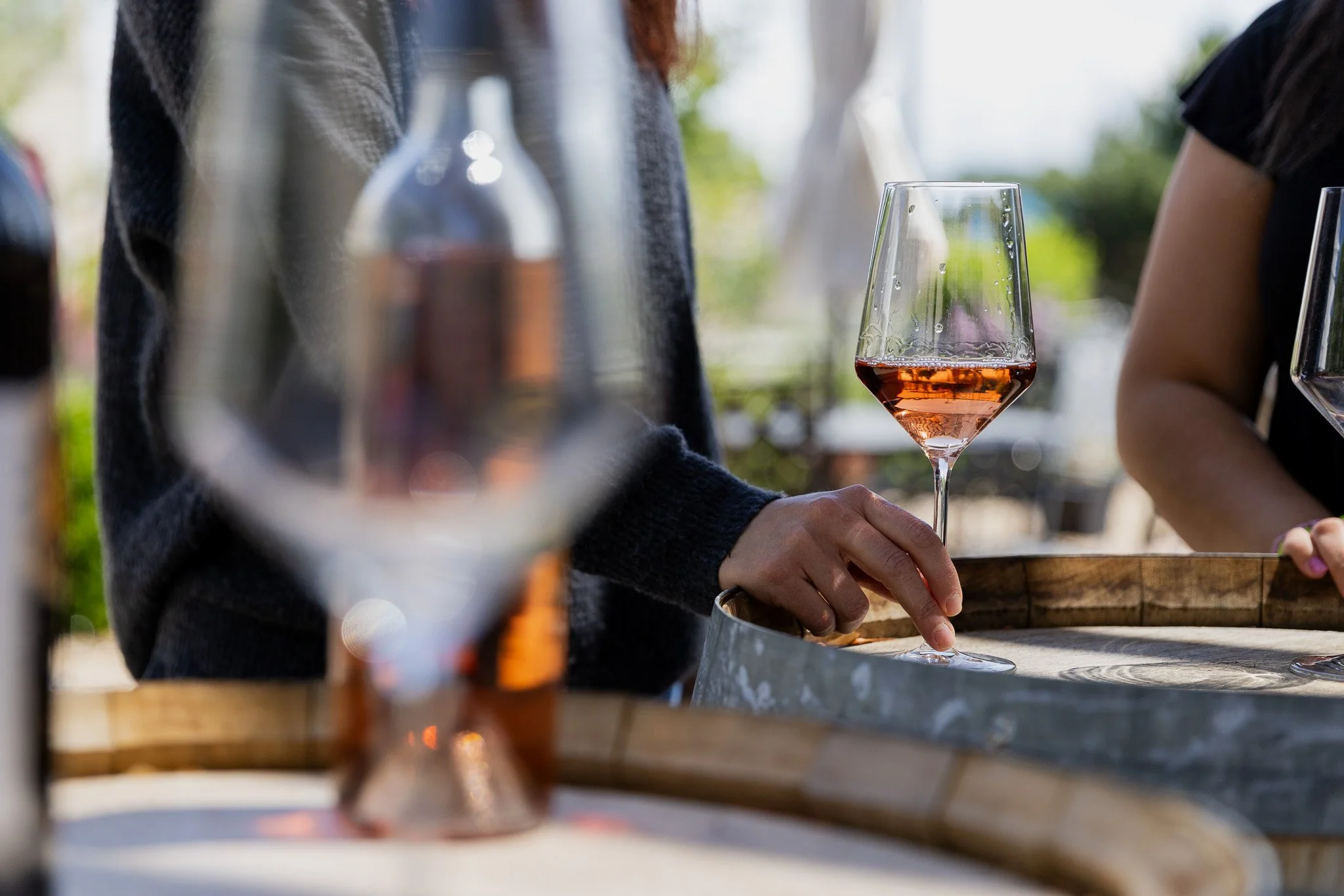 food-photography-valencia-outdoor-drinks-social-gathering-mike.jpg