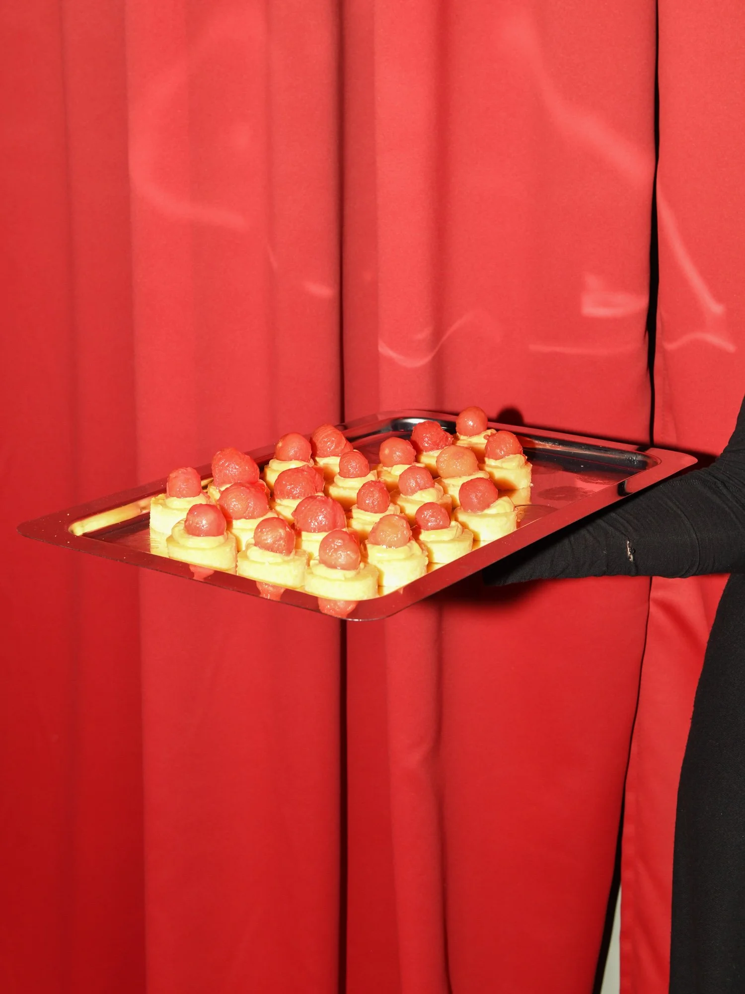 food-photography-berlin-event-canapes-detail-red-backdrop-till.jpg